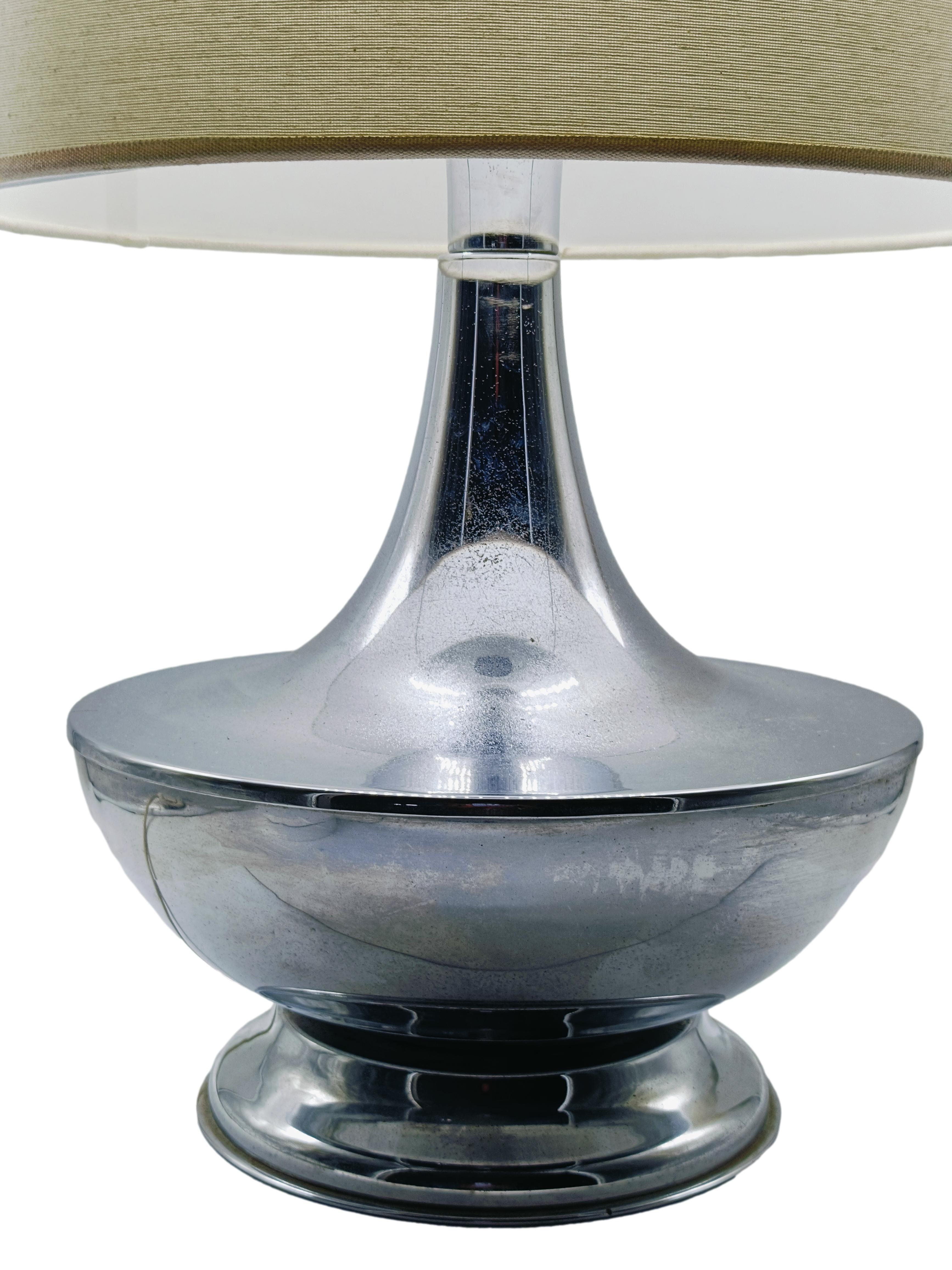 Mid-Century Modern Elegante Lampada da Tavolo con Base Cromata, Italia 1970s For Sale