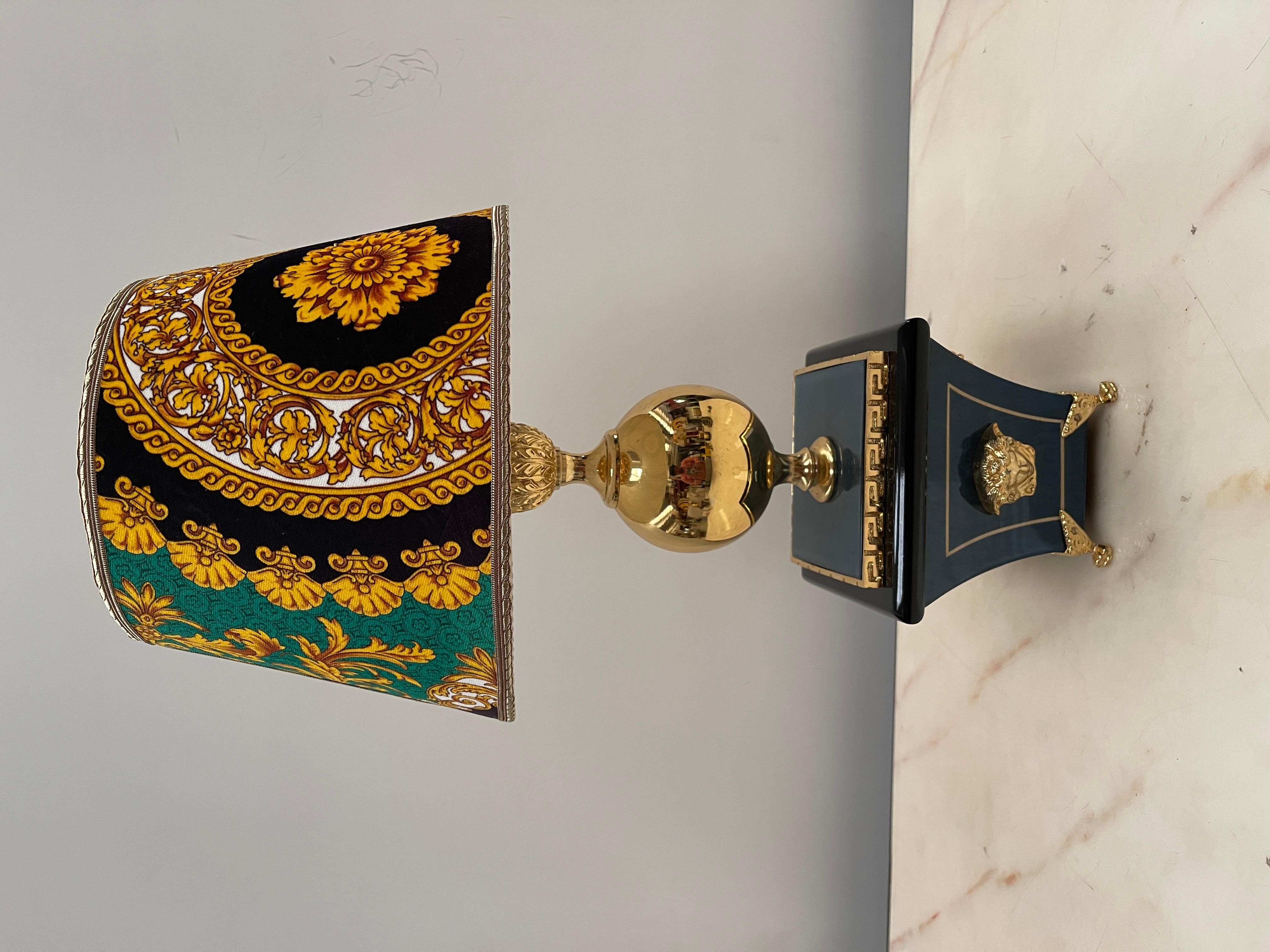 Italian Elegante lampada da tavolo stile francese, XX secolo in vendita
