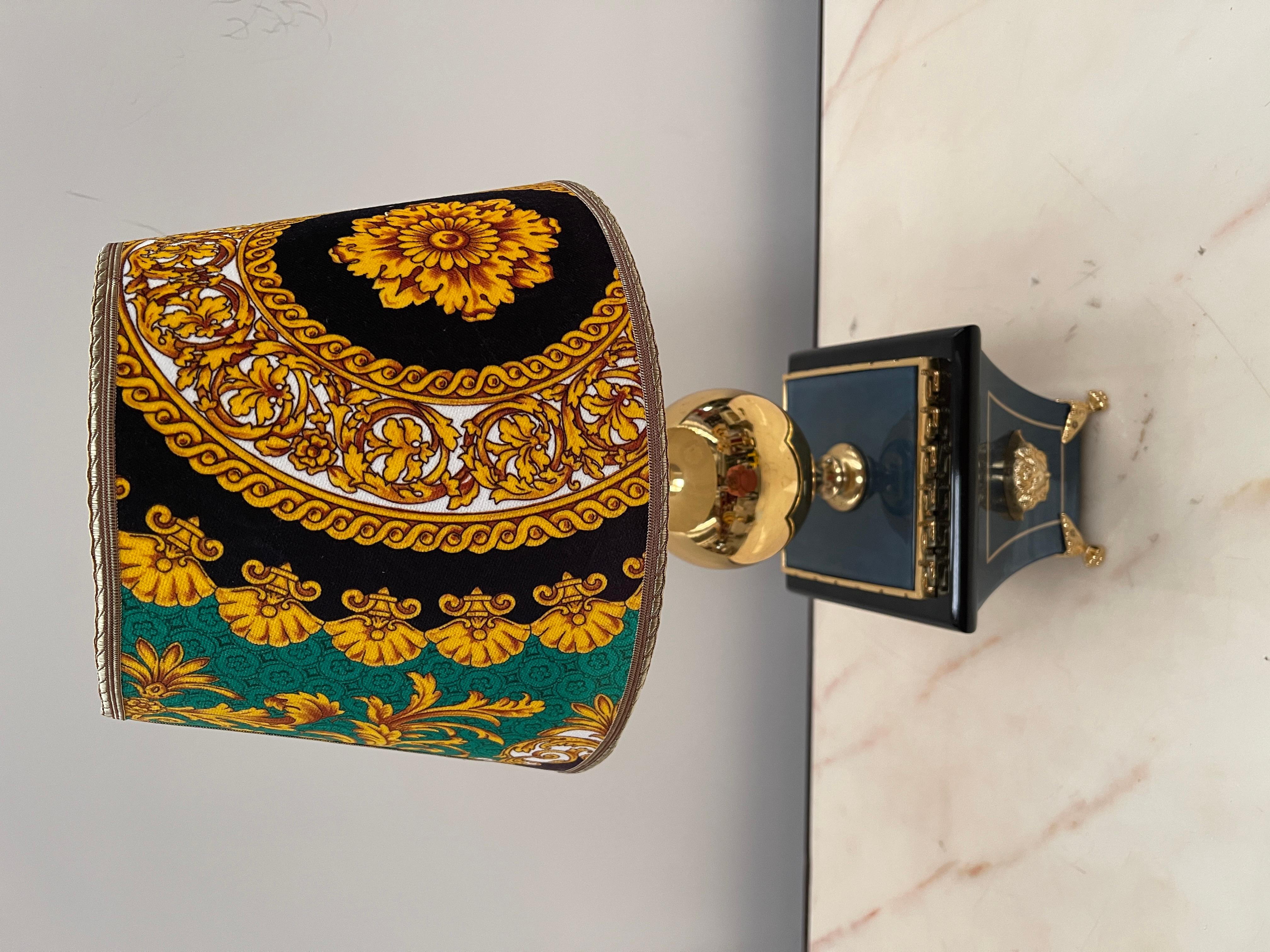 Ottone Elegante lampada da tavolo stile francese, XX secolo in vendita