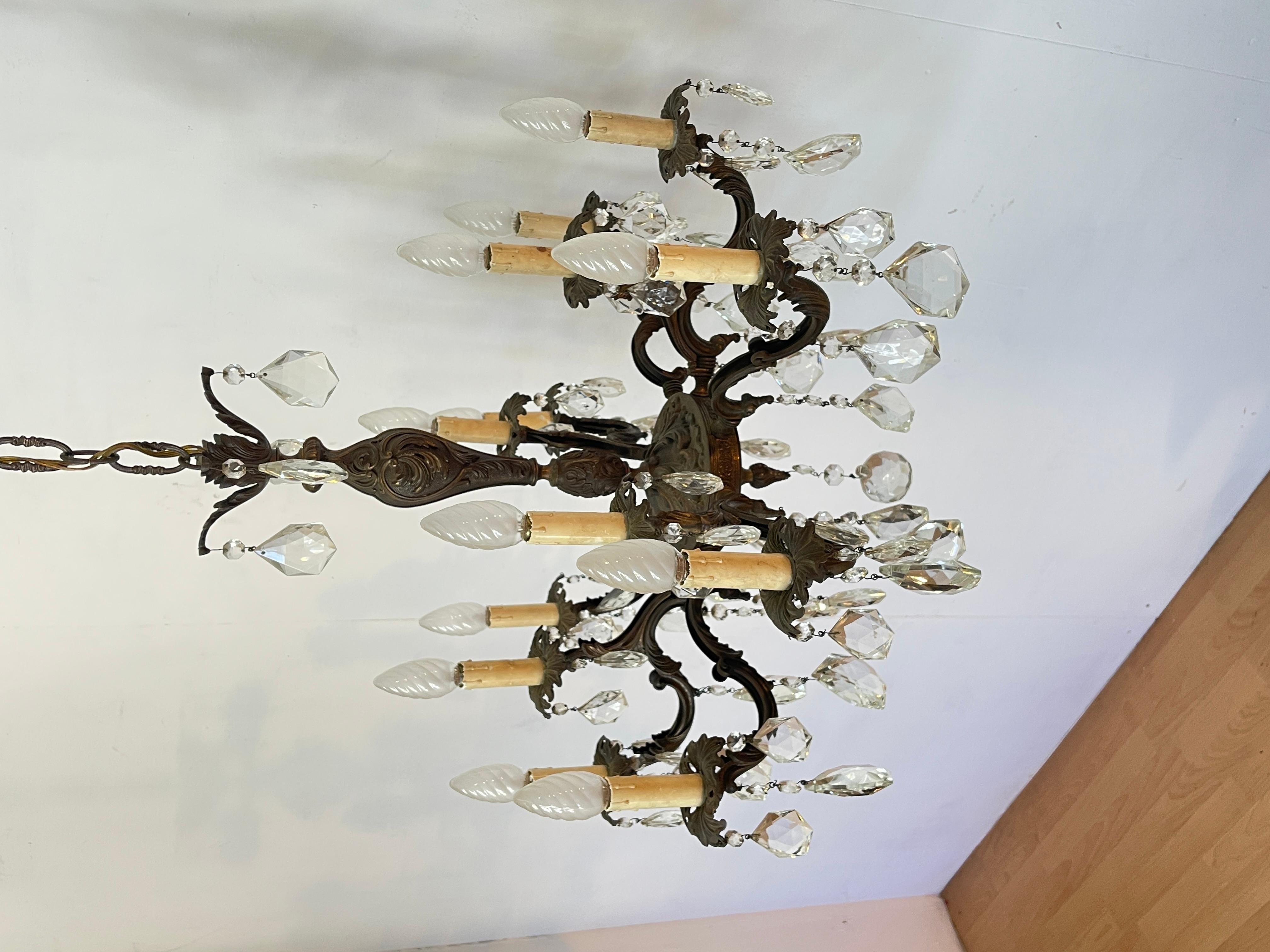 Italian Elegante lampadario vintage in stile Classico con pendenti in Cristallo anni '40 in vendita