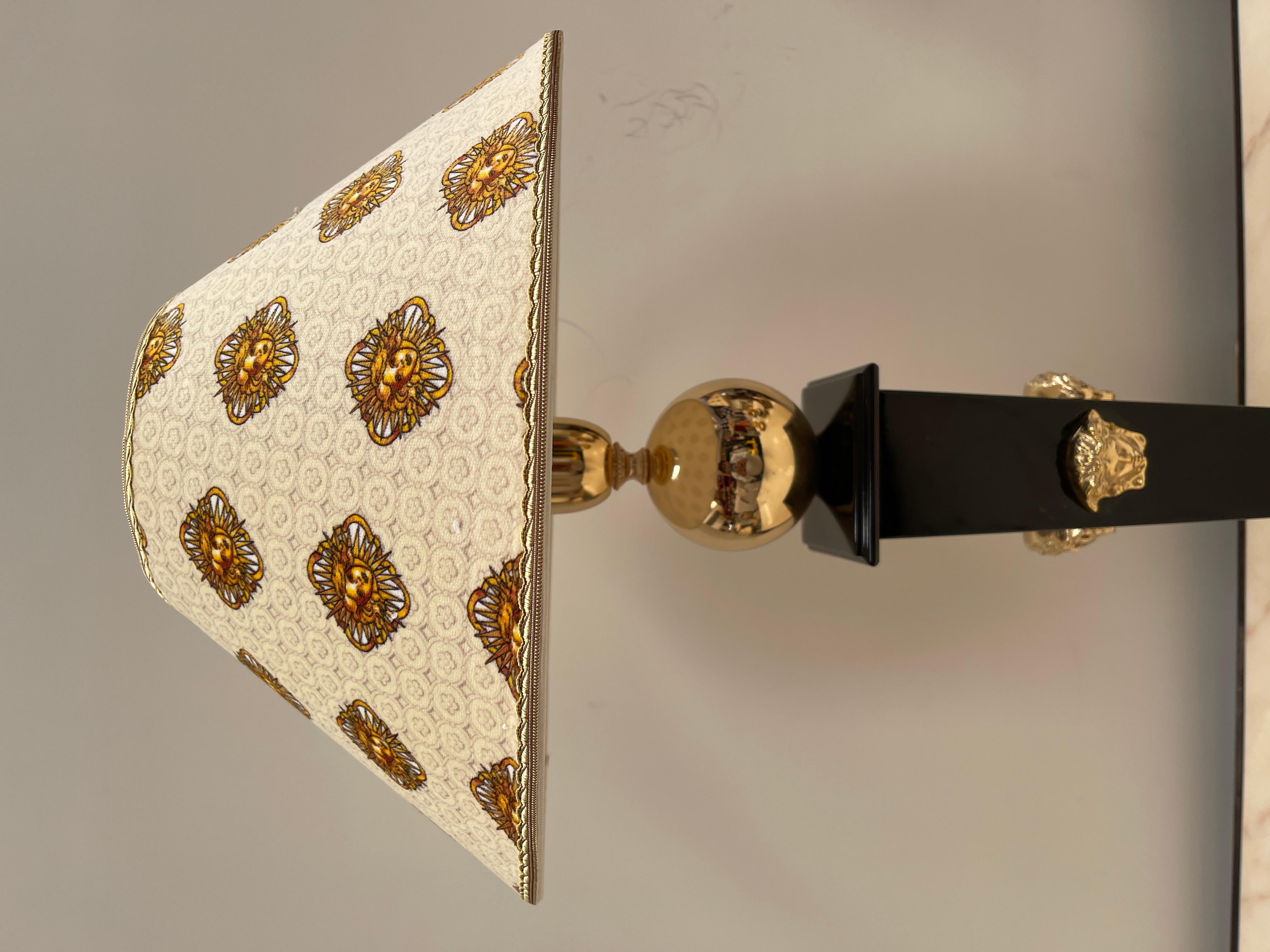Fatto a mano Lussuosa lampade da tavolo in legno nero e bronzo versailles, XX secolo in vendita