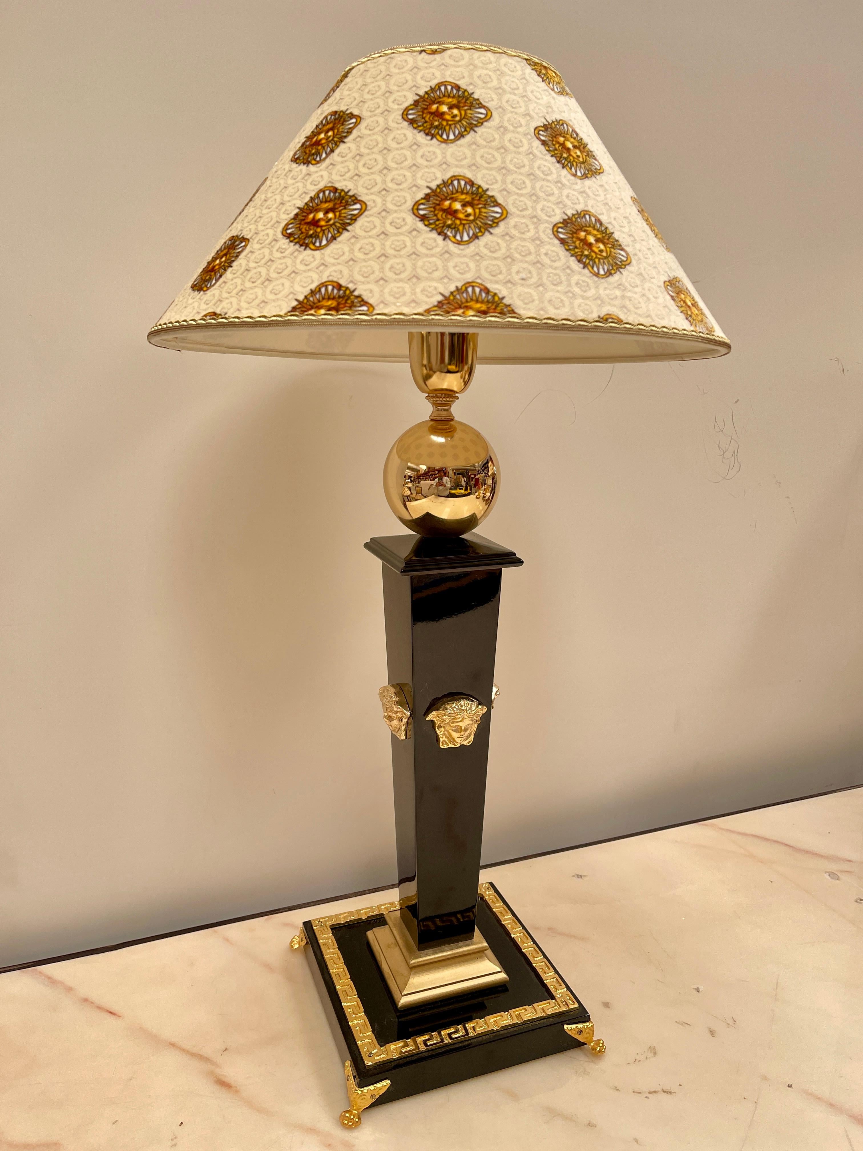 20th Century Lussuosa lampade da tavolo in legno nero e bronzo versailles, XX secolo in vendita