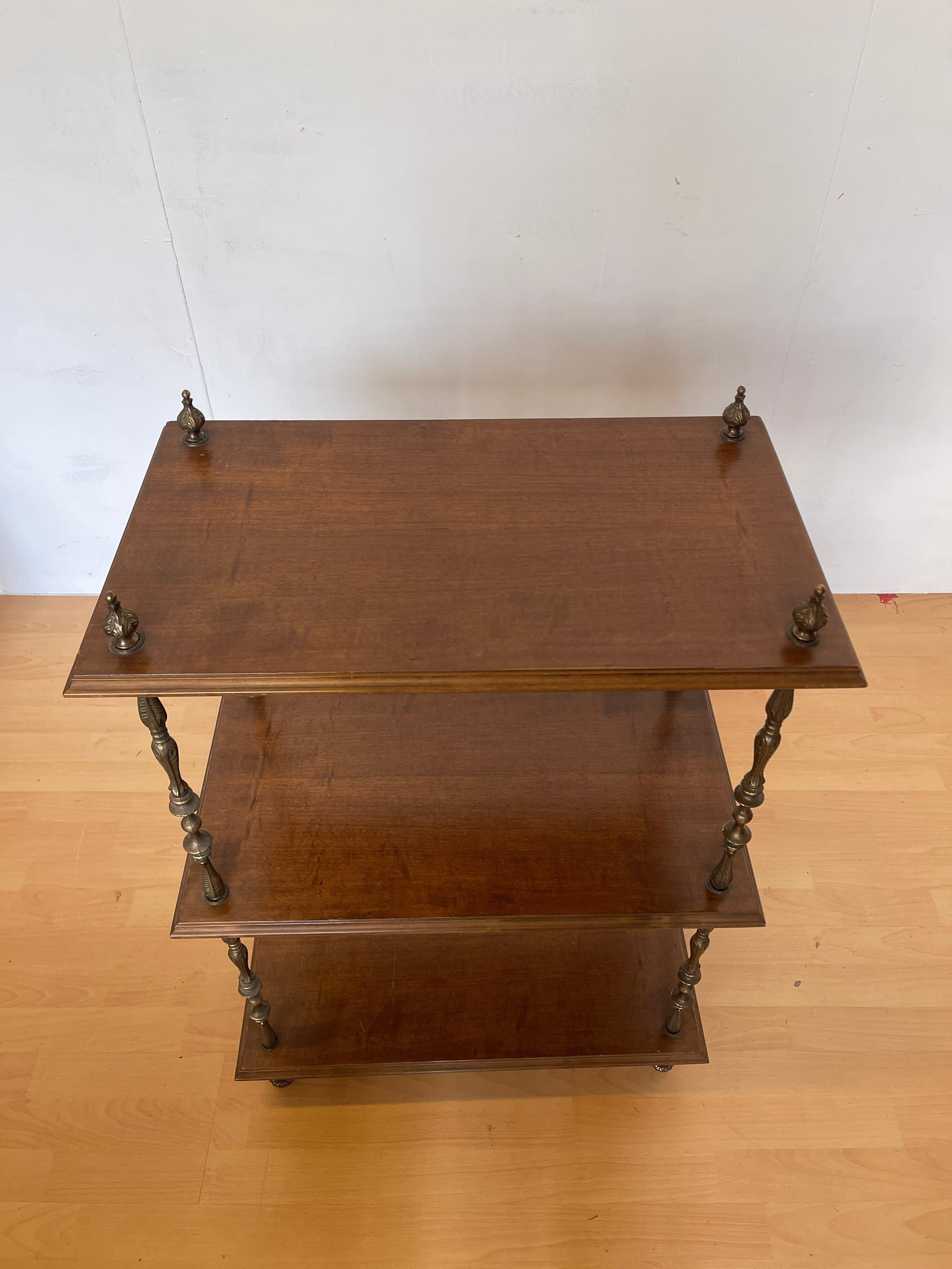Elegante Libreria italiana con 3 Ripiani in Legno e Dettagli in Bronzo, anni '80 in vendita 5