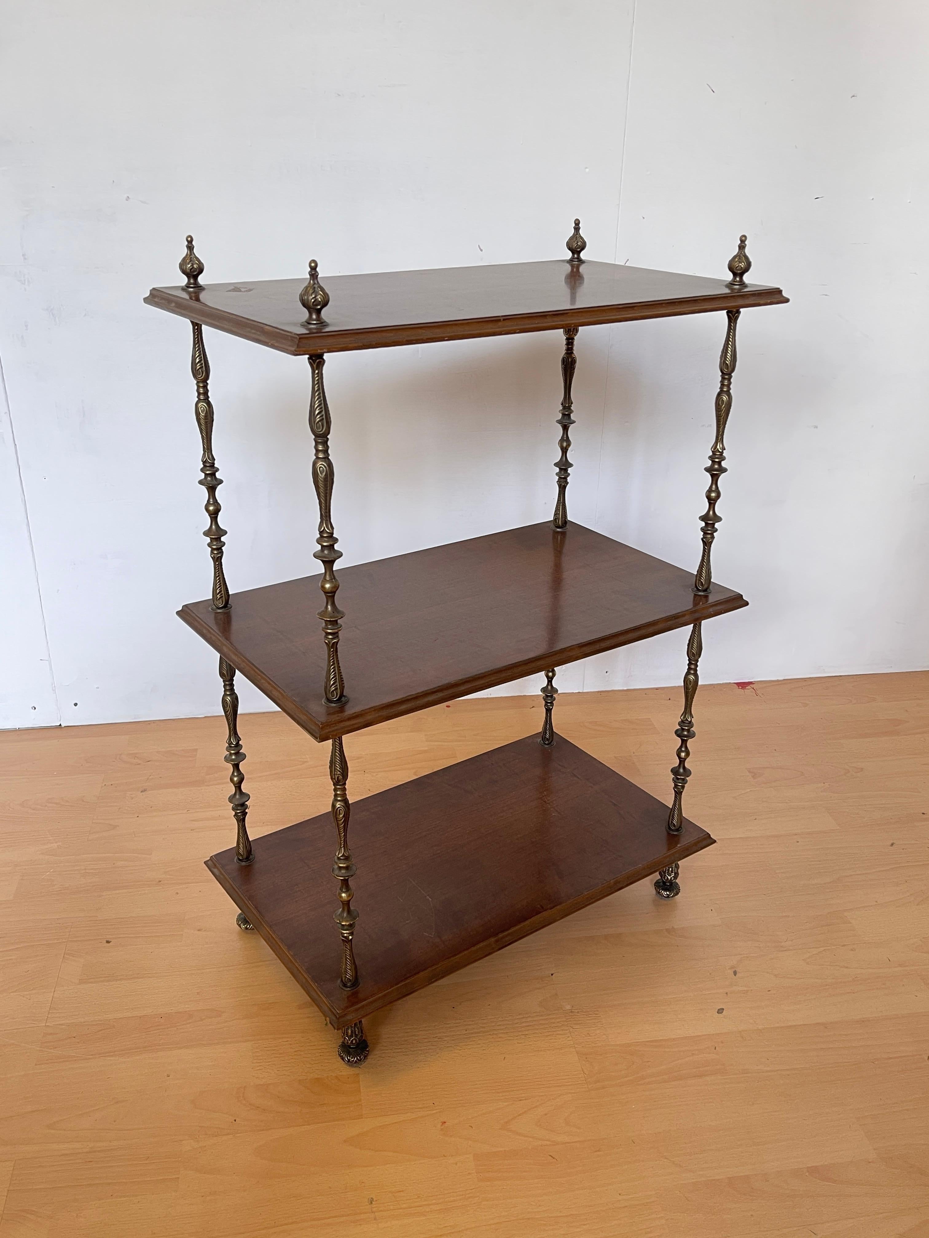 Mid-Century moderno Elegante Libreria italiana con 3 Ripiani in Legno e Dettagli in Bronzo, anni '80 in vendita