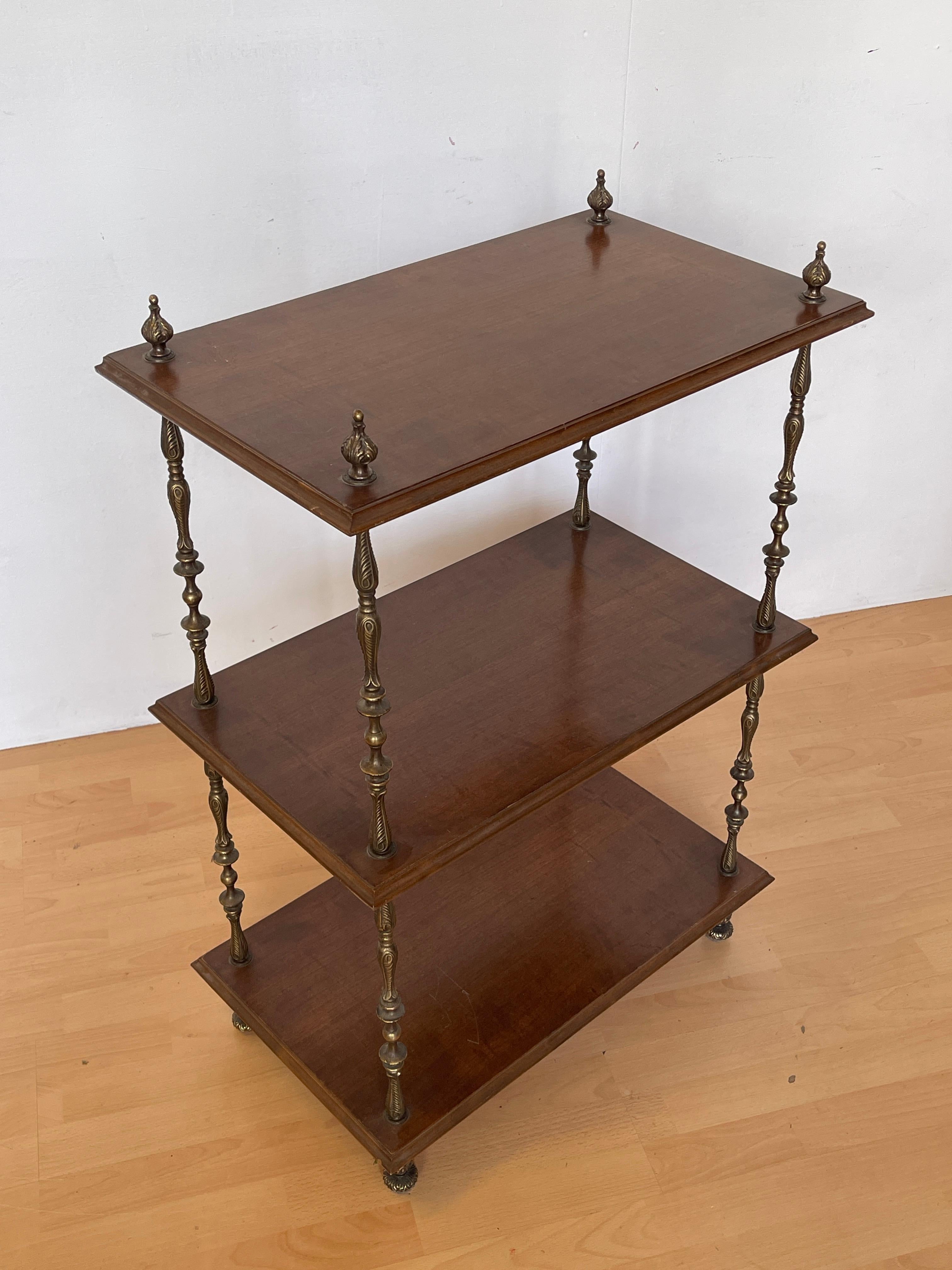 Italian Elegante Libreria italiana con 3 Ripiani in Legno e Dettagli in Bronzo, anni '80 in vendita