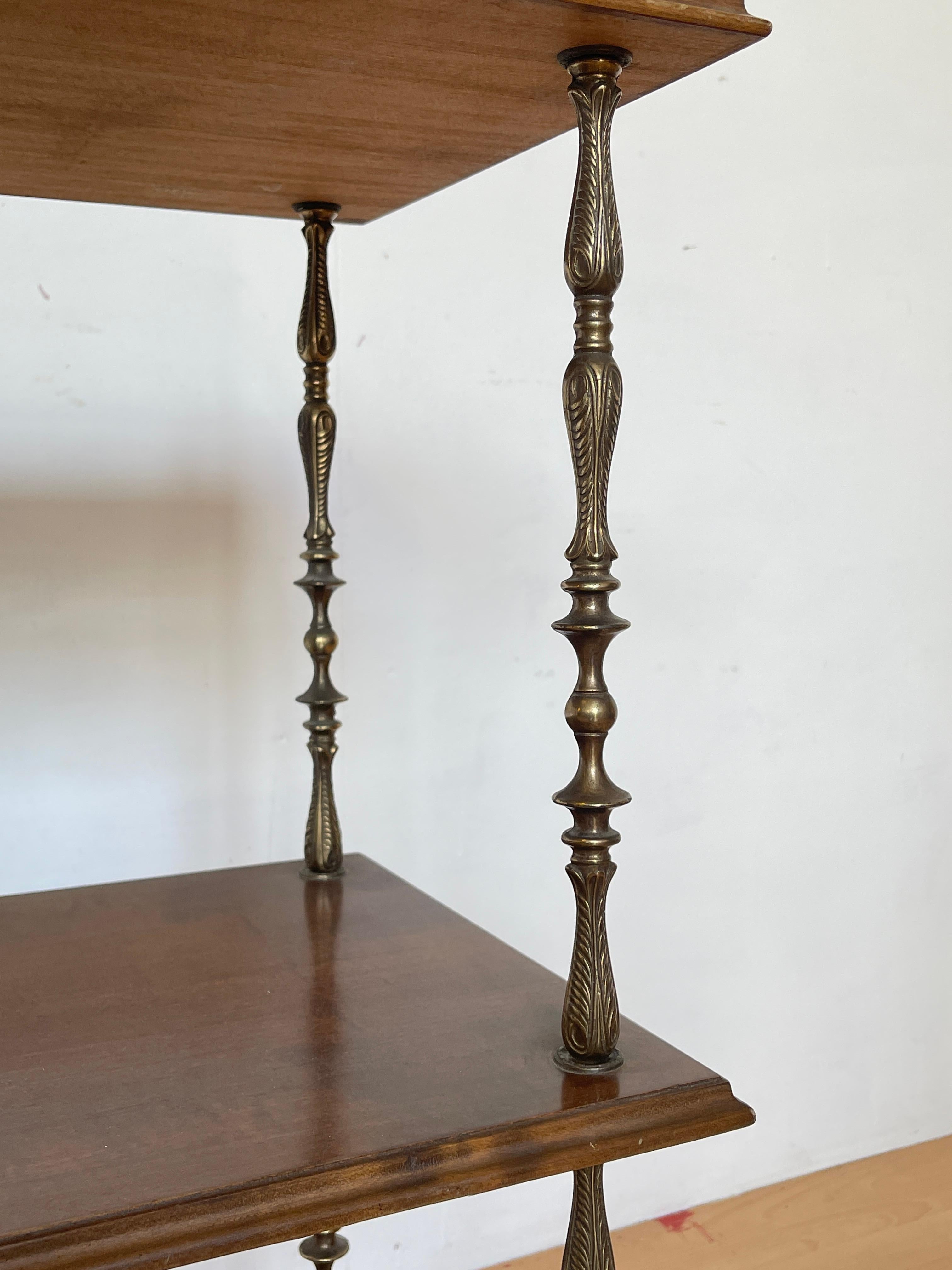 Elegante Libreria italiana con 3 Ripiani in Legno e Dettagli in Bronzo, anni '80 In condizioni buone in vendita a Cantù, IT