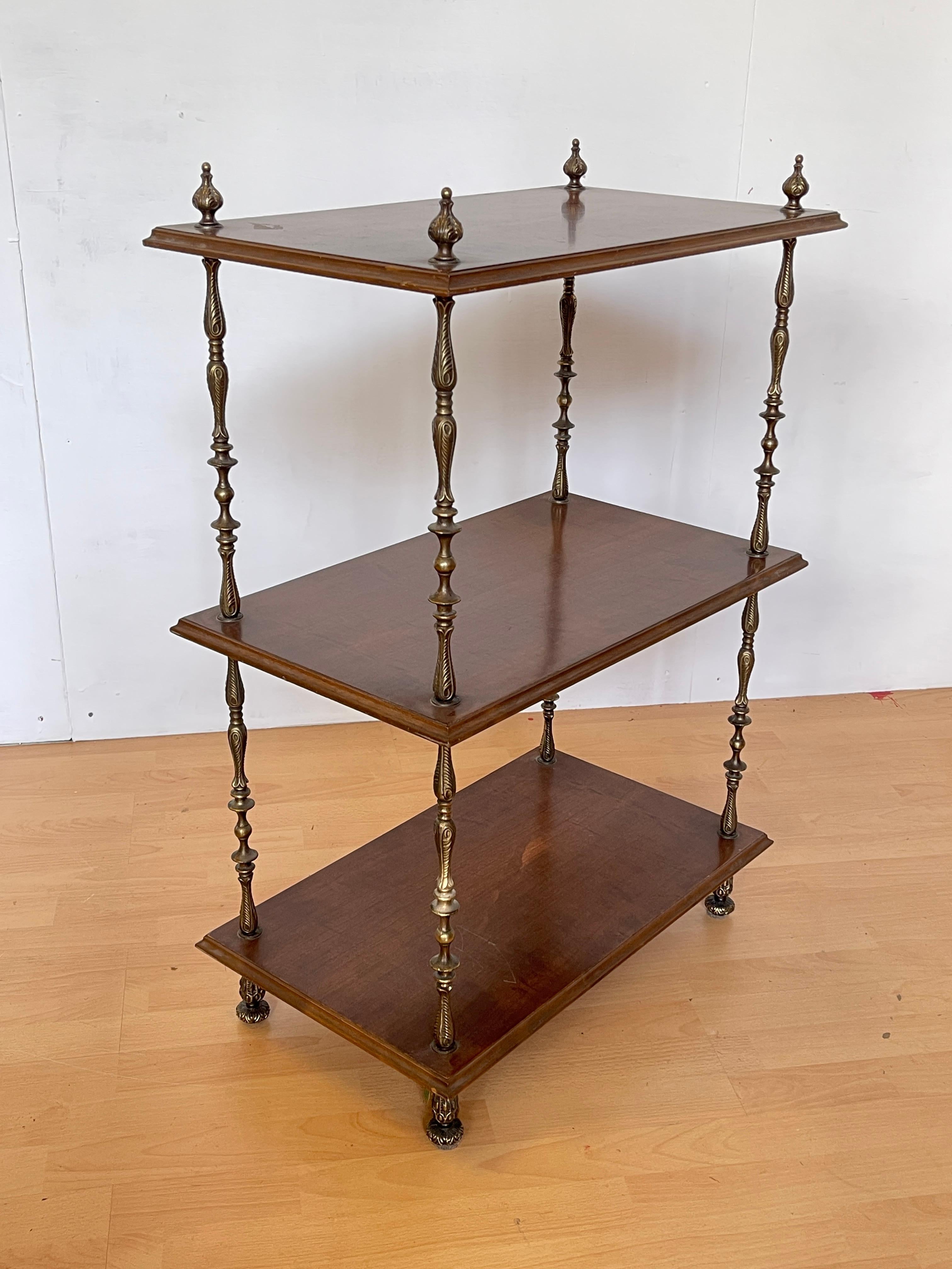 Elegante Libreria italiana con 3 Ripiani in Legno e Dettagli in Bronzo, anni '80 in vendita 2