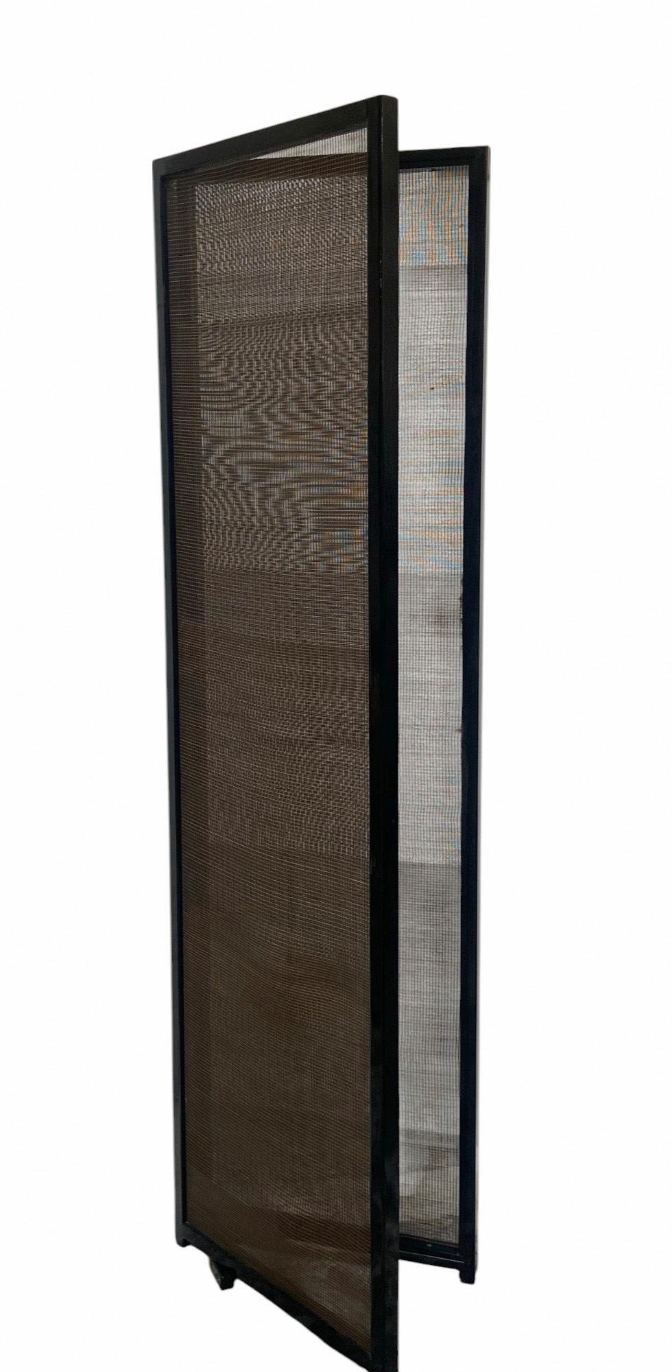 Mid-Century moderno Elegante Paravento Pieghevole in Legno Laccato nero e Canna Naturale, Italia 70s in vendita