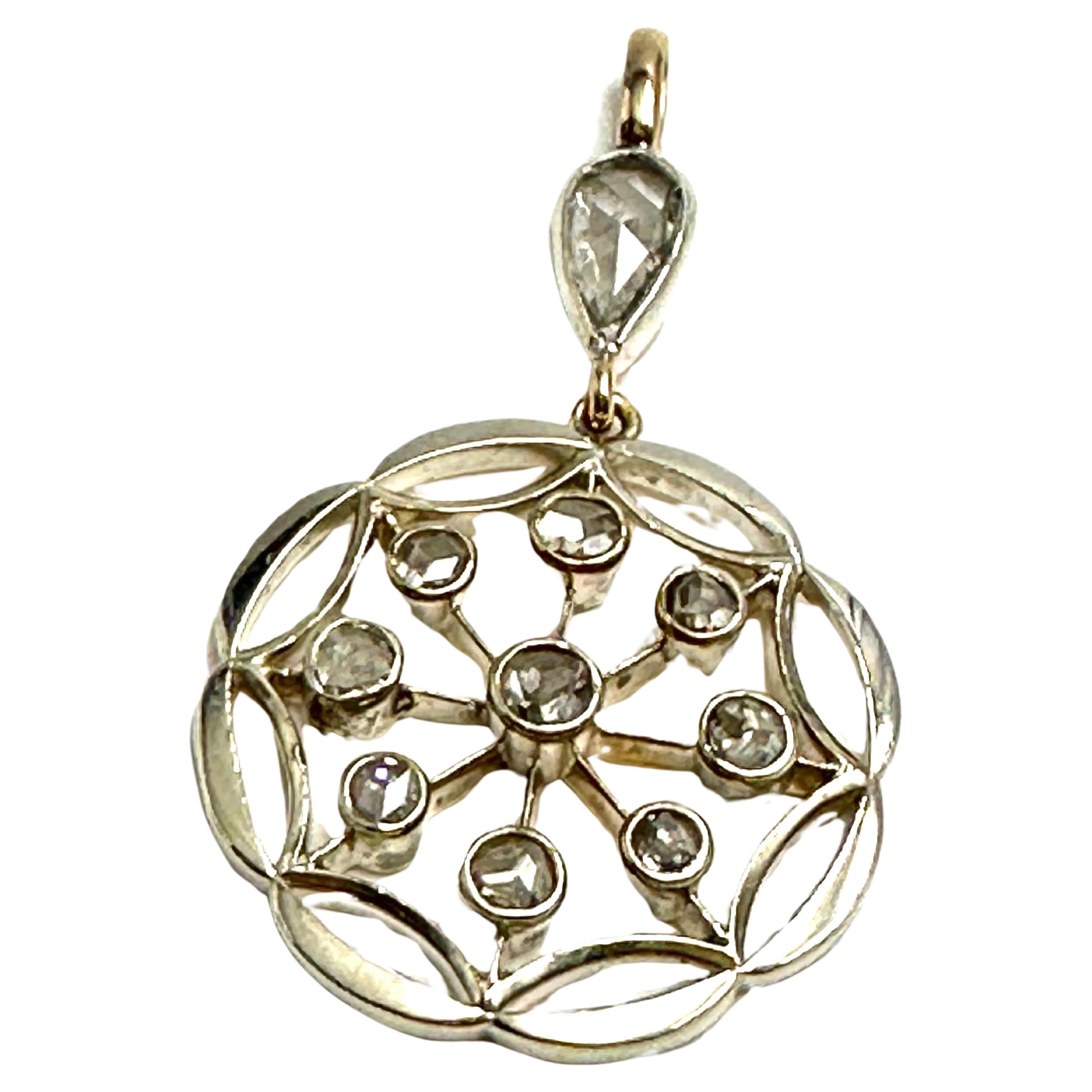 Élégant pendentif ottocentesco con diamanti « une rose » en vente