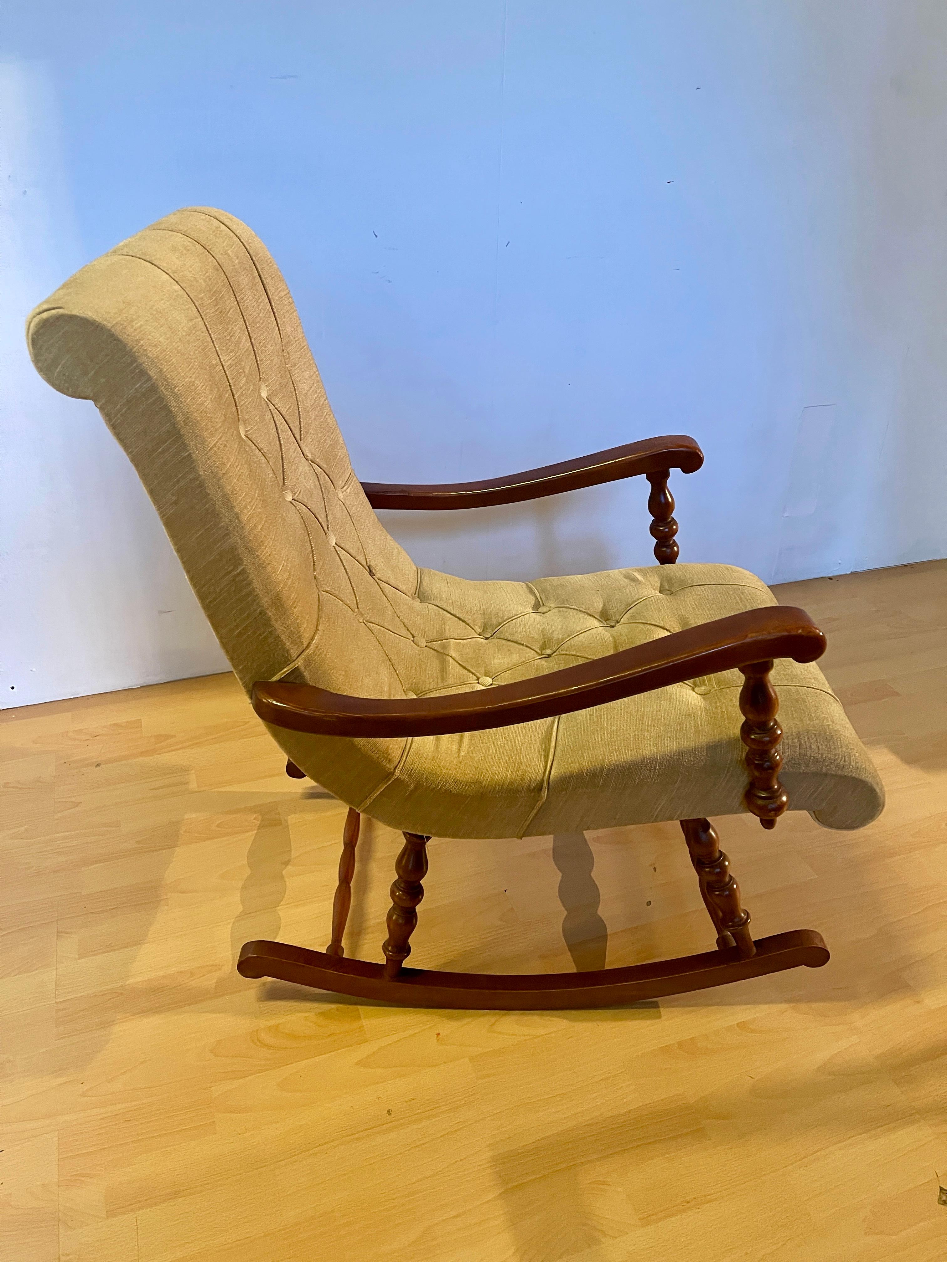 Elégant fauteuil à bascule de style italien classique 1990 - Collection privée Domenico Rugiano