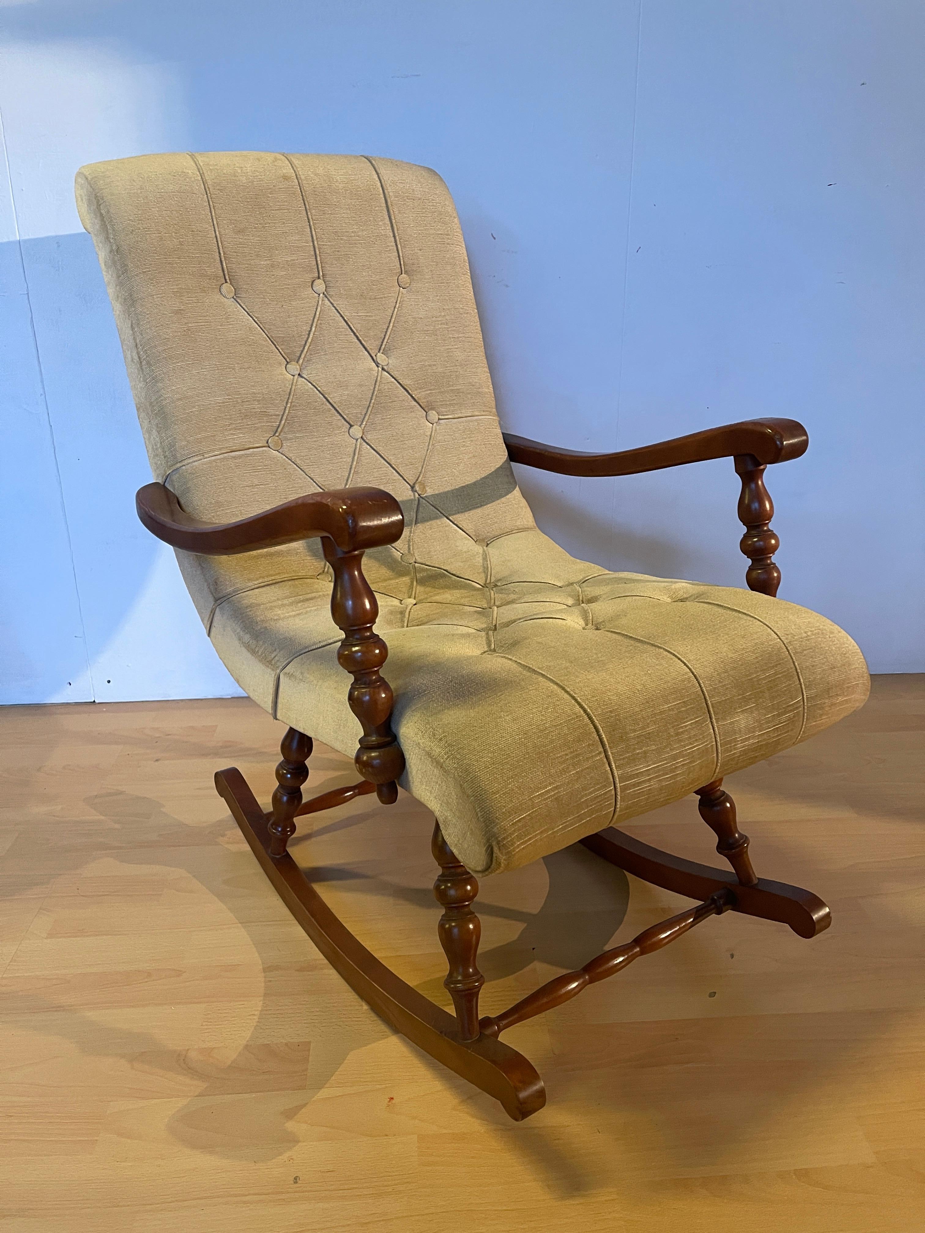 Italian Élégant fauteuil à bascule classique de style italien des années 1990 en vente
