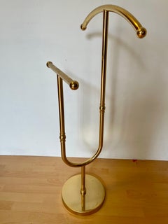 Elegant Italian polished brass bedroom servant, classic 1970s style