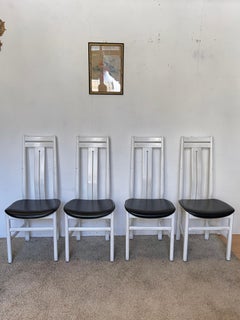 Elegant set consisting of 4 "Nordic White" wooden chairs, 1970s