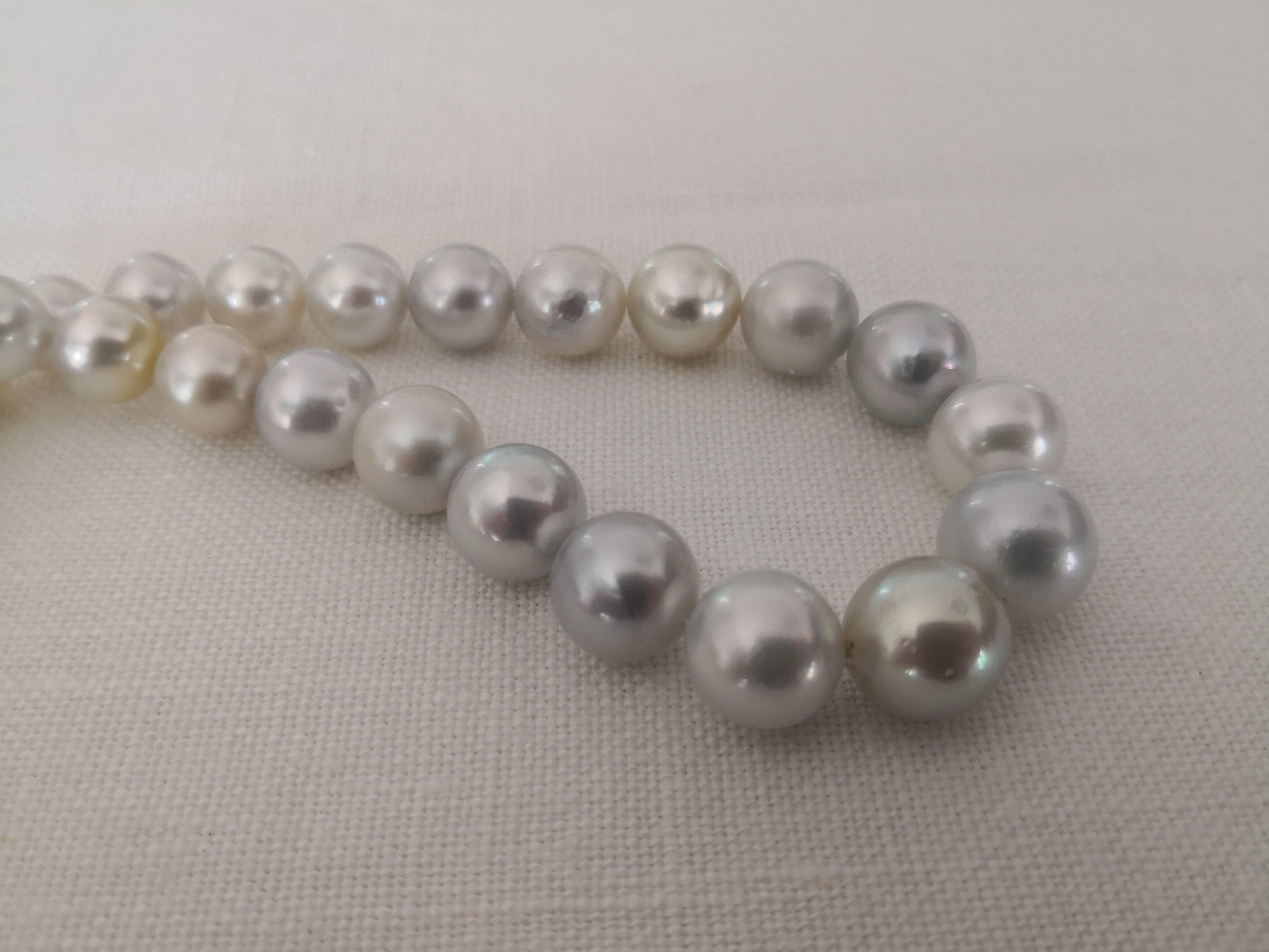 Contemporary Elegante Silver Natural Color South Sea Pearls with High Luster and Orient