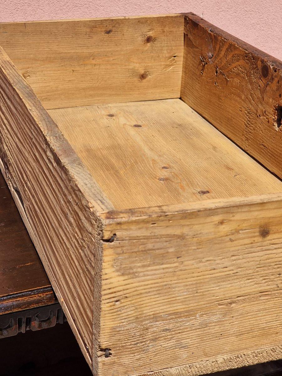 Legno Elegante specchiera ovale proveniente dal Piemonte, realizzata in legno di tigli in vendita