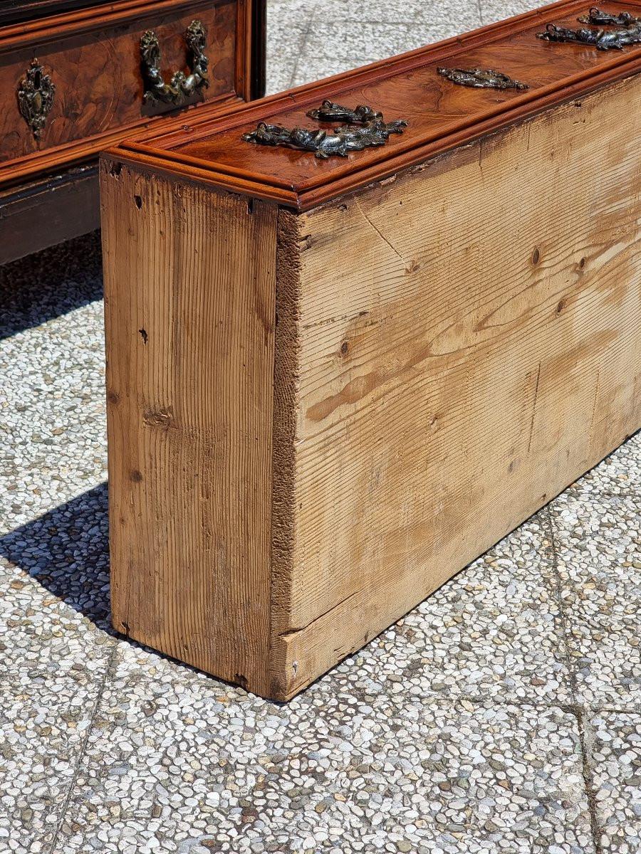 Elegante specchiera ovale proveniente dal Piemonte, realizzata in legno di tigli in vendita 1
