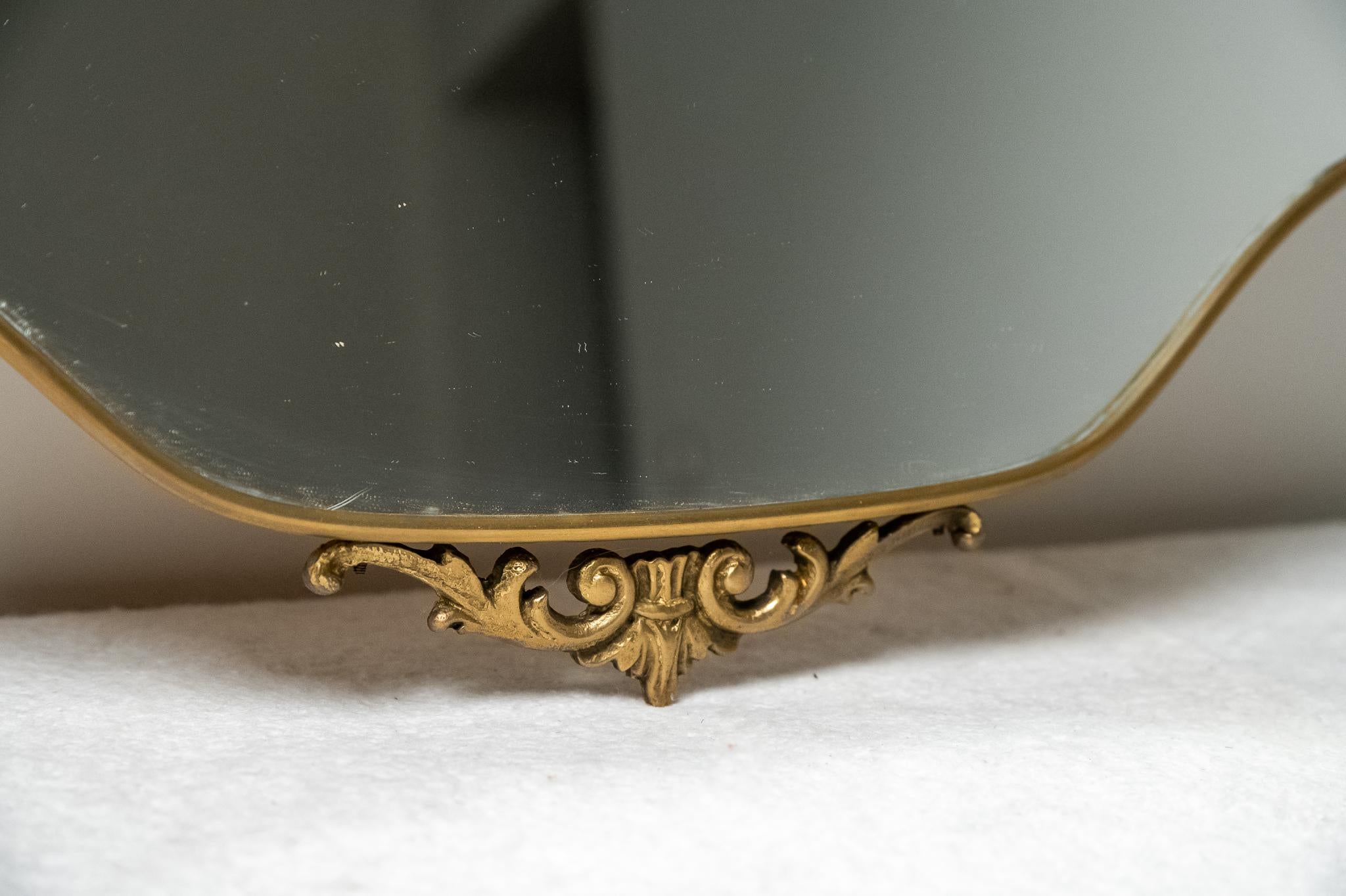 Mid-Century Modern Élégant miroir en laiton fabriqué en Italie, années 1960 en vente