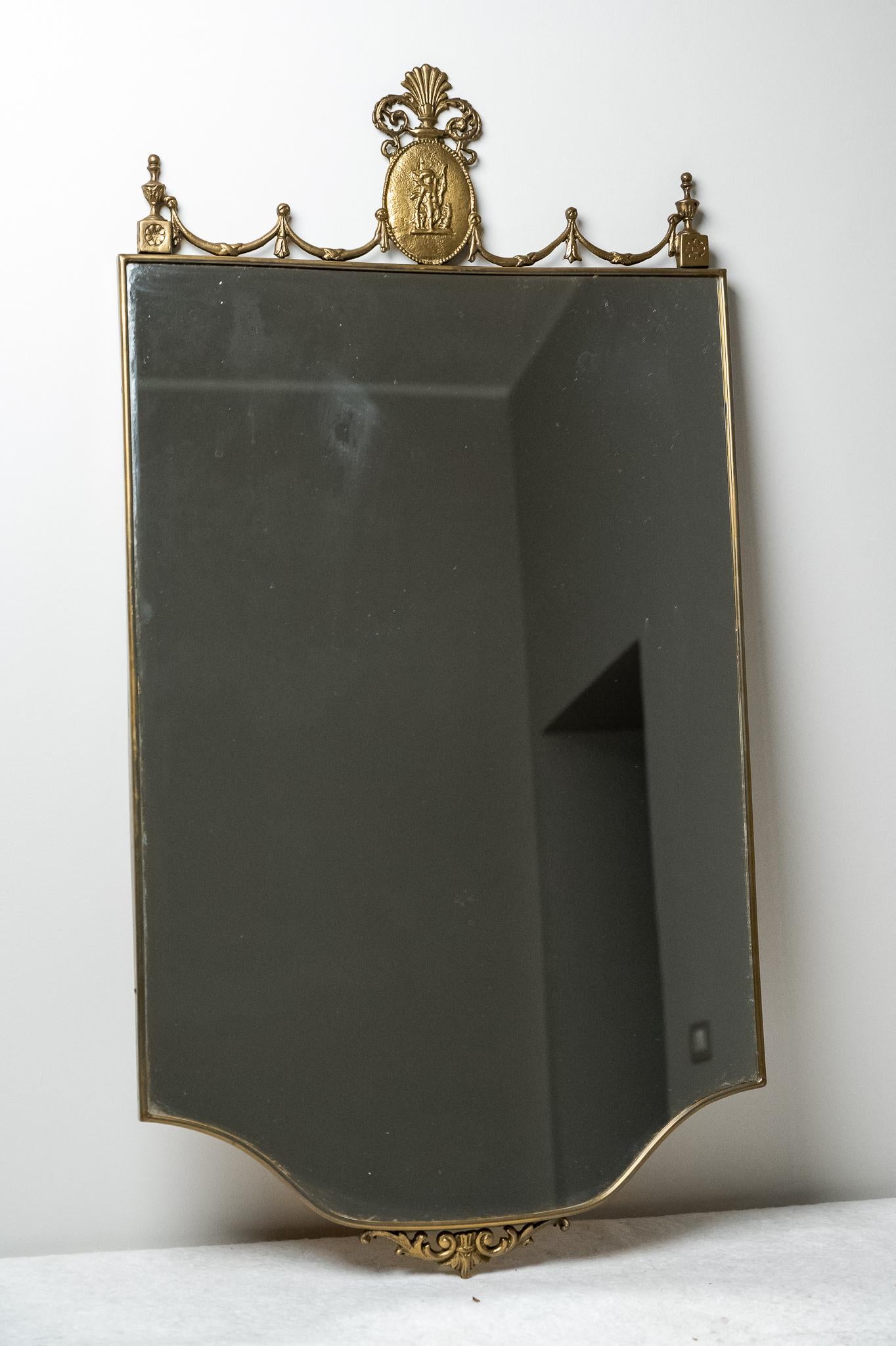 Mid-20th Century Élégant miroir en laiton fabriqué en Italie, années 1960 en vente