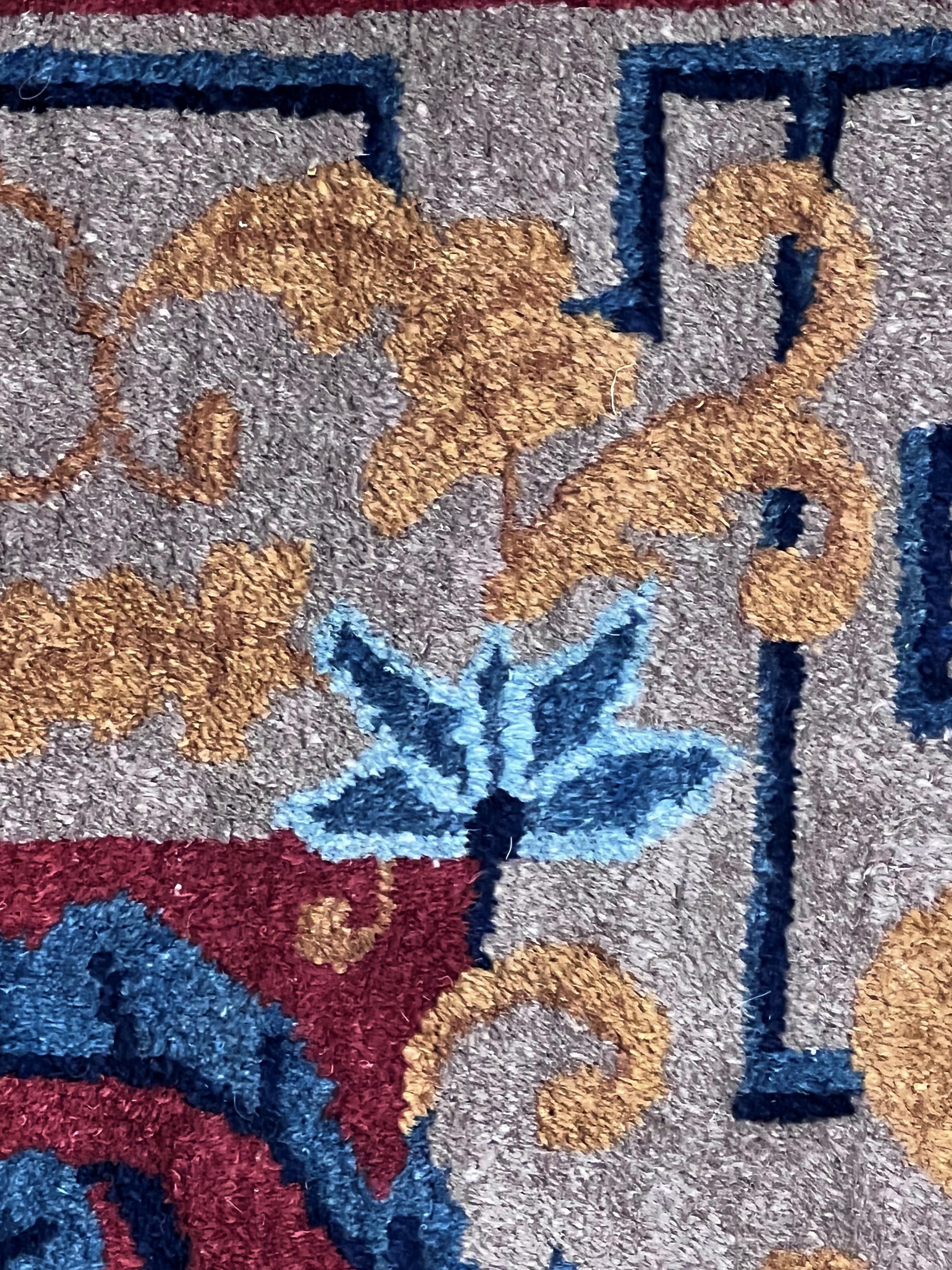 Eleganter chinesischer Teppich aus der Zeit des Jugendstils mit kirschrotem Hintergrund im Angebot 4