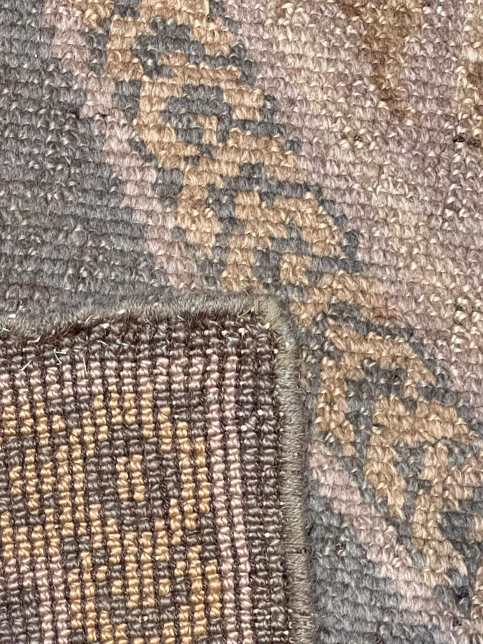 Elegante tappeto stile impero toni caldi decoro ton sur ton grigio verde giallo 5