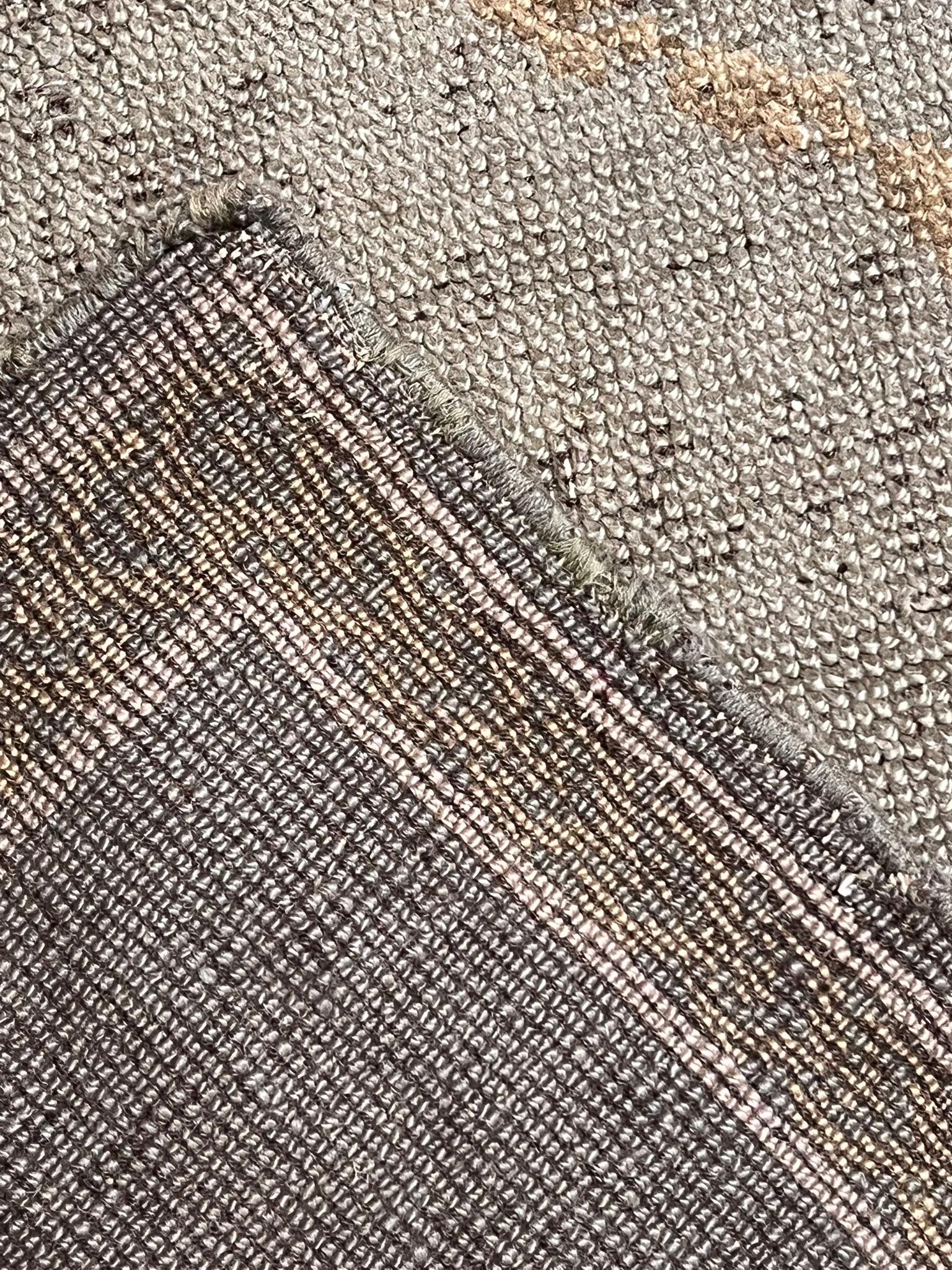 Elegante tappeto stile impero toni caldi decoro ton sur ton grigio verde giallo 2