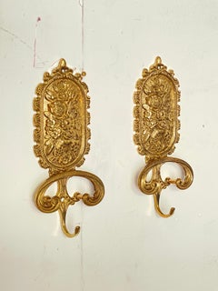 Elegant Gilded Wall Hooks in Baroque Style - Set of 2 with Floral Details