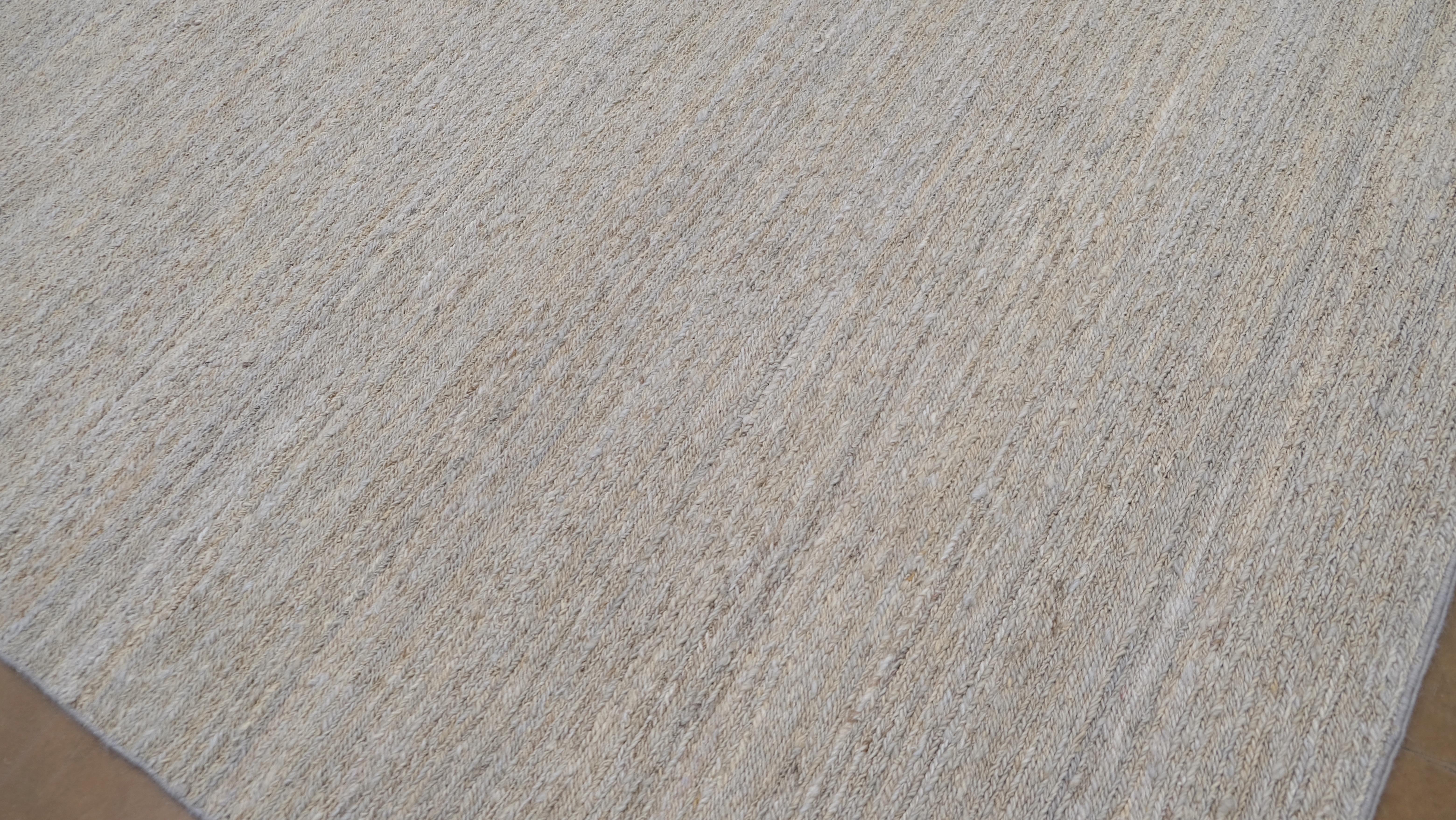 Eleganter, einfacher, handgeknüpfter Soumak-Wollteppich 8'2''X10' (Pakistanisch) im Angebot