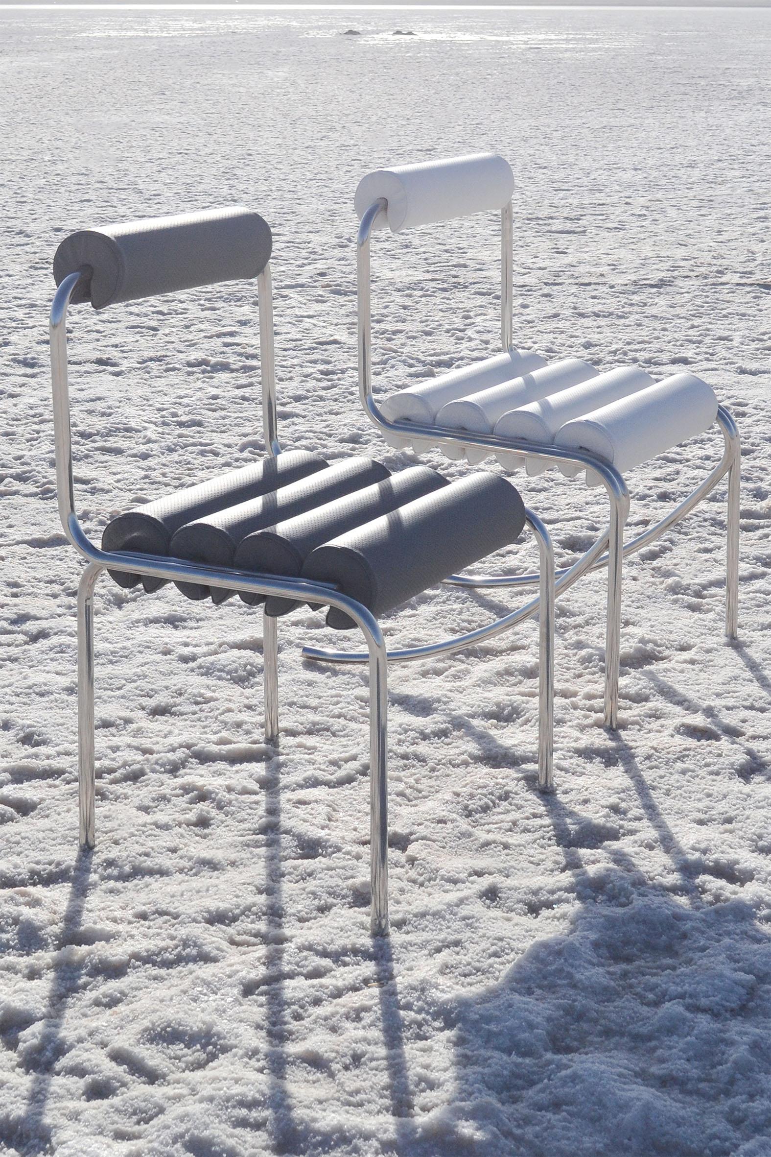 Elegg röhrenförmiger Stuhl B mit geschwungener Rückenlehne von Studio Christinekalia (21. Jahrhundert und zeitgenössisch) im Angebot