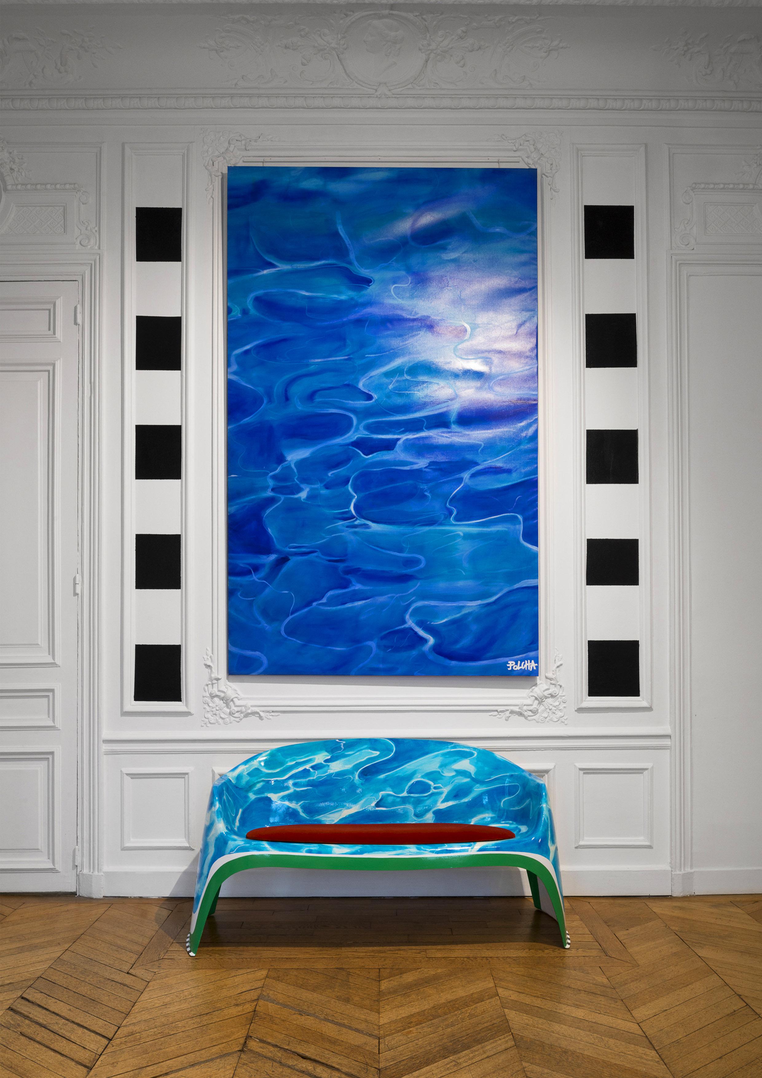 Bench molded in one piece, certainly from the 70 ies. 

Water is at the center of our life, this element offers us hundreds of vibrations, reflections.
We play with the waves to disrupt the reading of the initial form.
The trompe l'oeil allows