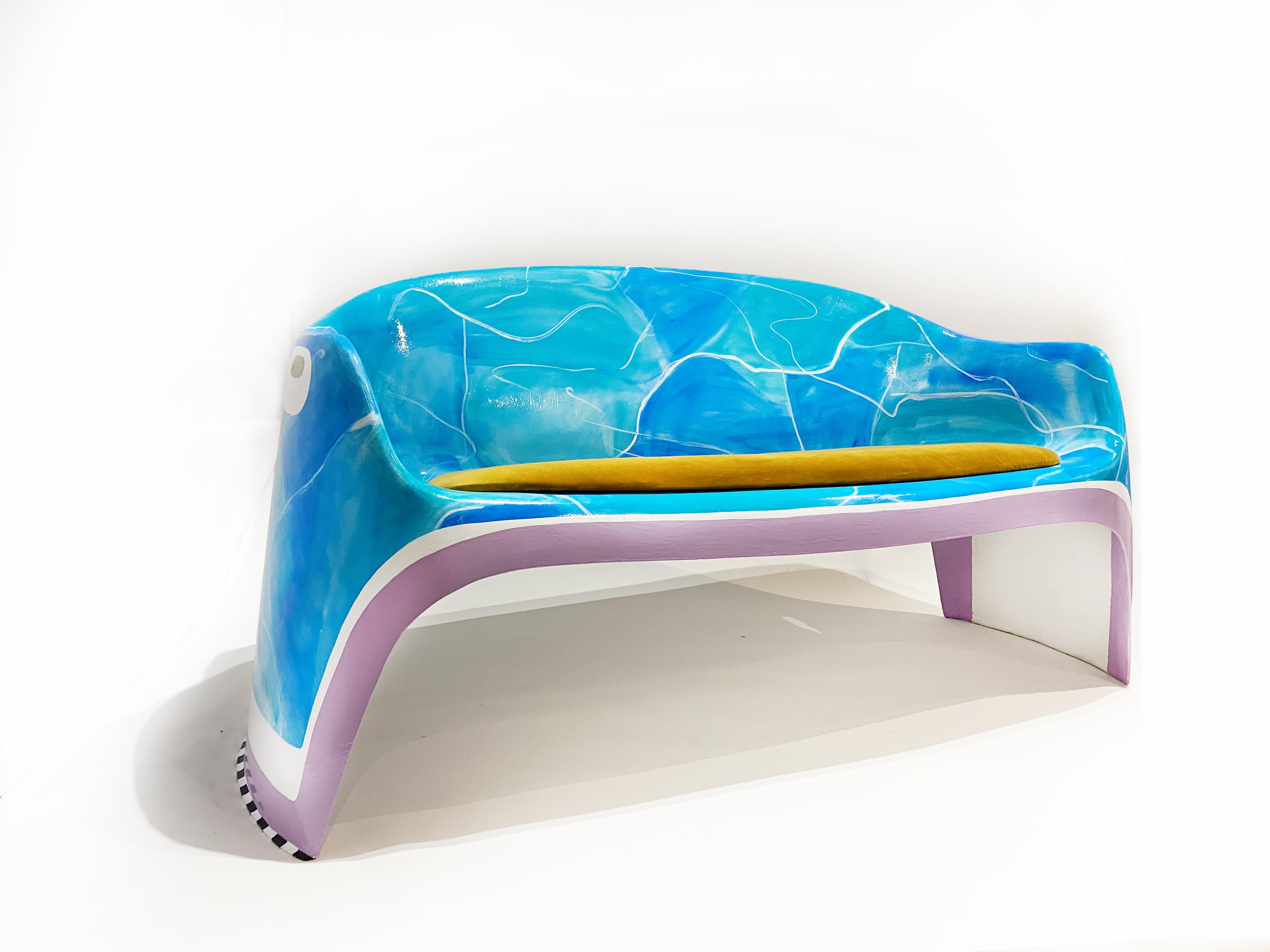 Bench molded in one piece, certainly from the 70 ies. 

Water is at the center of our life, this element offers us hundreds of vibrations, reflections.
We play with the waves to disrupt the reading of the initial form.
The trompe l'oeil allows