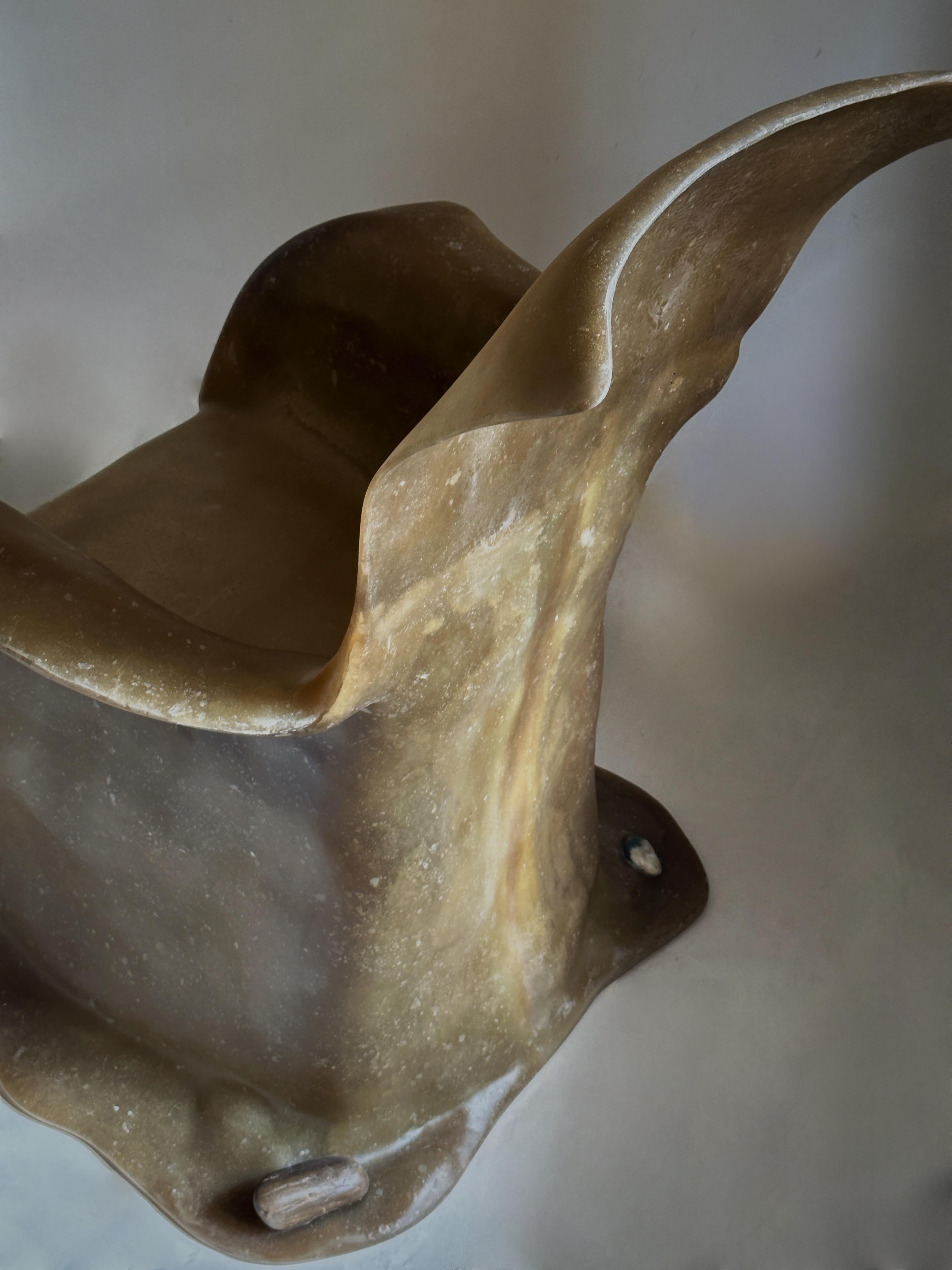 Sedia contemporanea unica di colore marrone muto con pietra di giada cinese di A. Stone in vendita 3