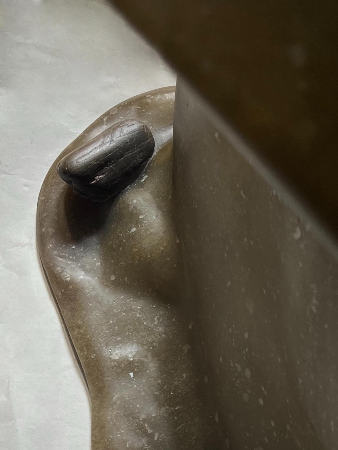 Sedia contemporanea unica di colore marrone muto con pietra di giada cinese di A. Stone in vendita 5