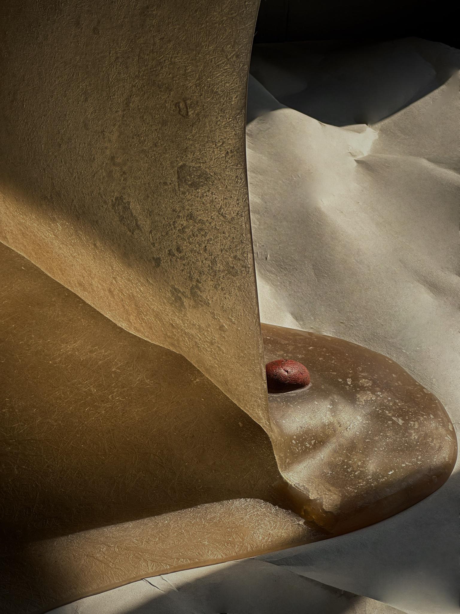 Sedia contemporanea unica di colore marrone muto con pietra di giada cinese di A. Stone in vendita 6