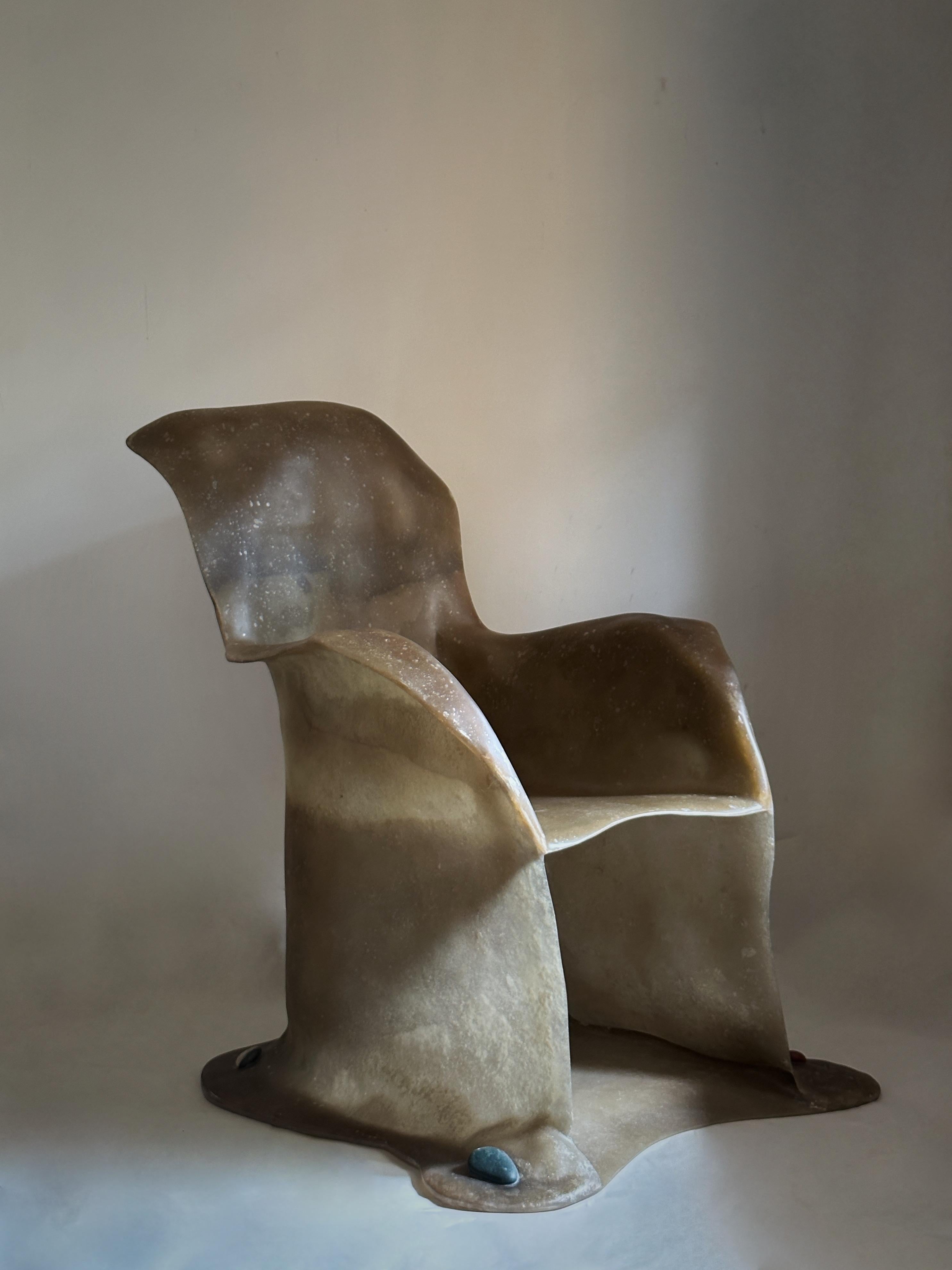 Sedia contemporanea unica di colore marrone muto con pietra di giada cinese di A. Stone in vendita 12