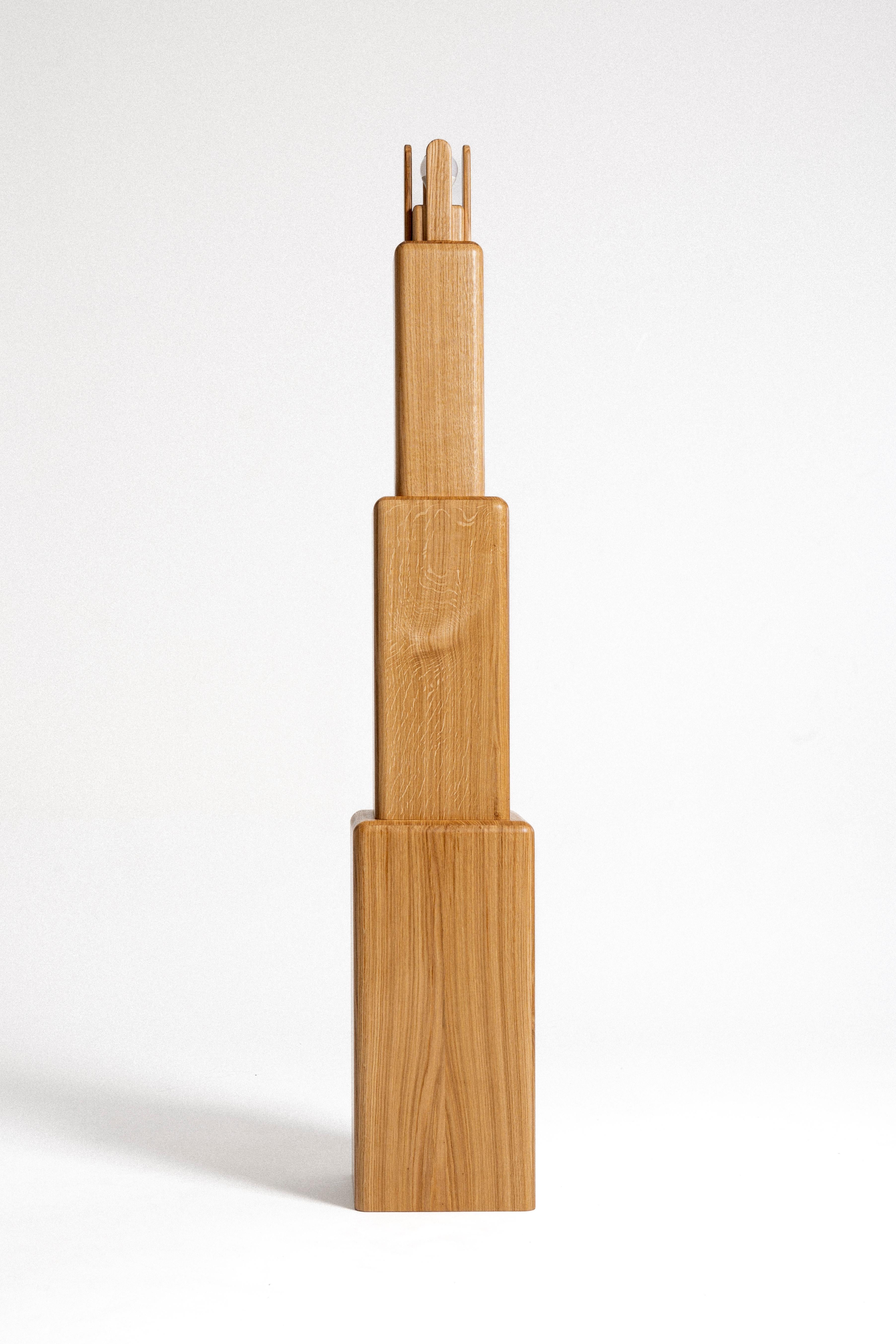 Element floor lamp in oak wood In New Condition For Sale In PARIS, FR