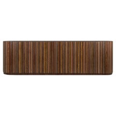 Buffet polychrome incrusté d'éléments par CG Capelletti