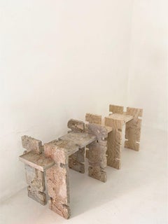 Sgabello Element in travertino di Idaaf Architects