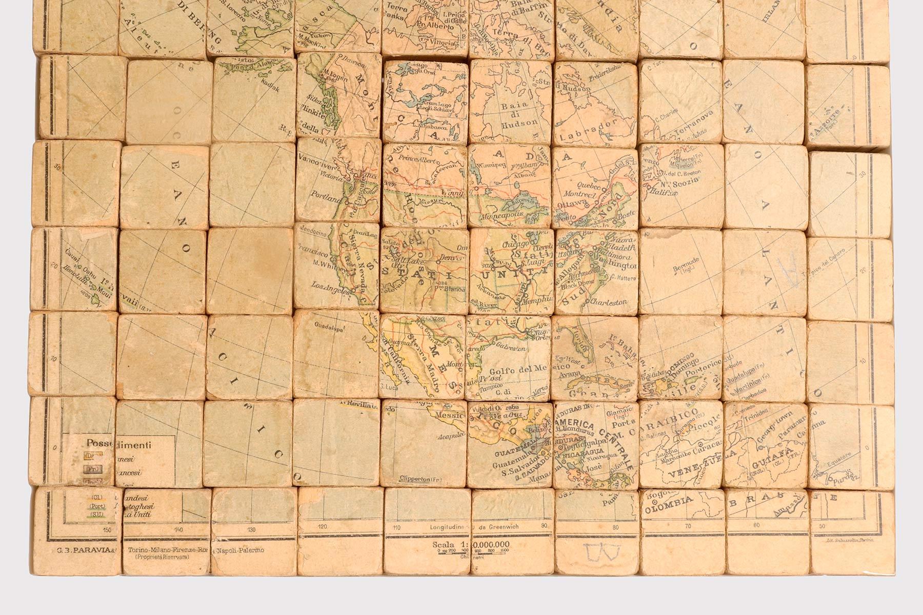 Elementarer spielerischer Atlas in Form eines Puzzles, von D. Locchi, Paravia, Italien 1920 (Obstholz) im Angebot