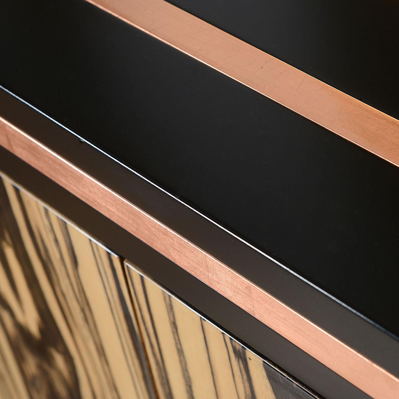 An authentic cabinetmaking gem, this sideboard brims with timeless opulence thanks to its precious white ebony doors in a luminous glossy finish. Matte-black lacquer adds depth and elegance to the piece, which also flaunts glossy copper leaf inserts
