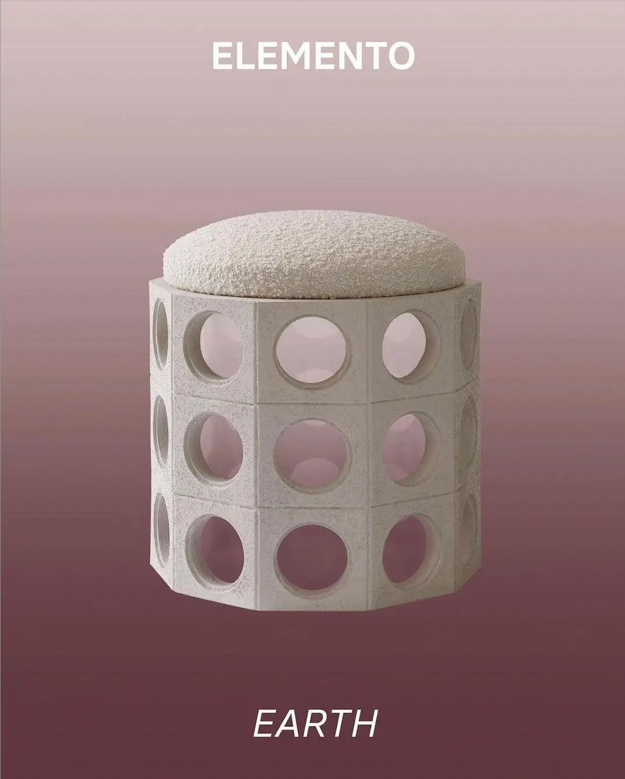 Taste the glance of a Luxurious way of Comfort. 
Elemento seat designed by Patricia Bustos for Houtique

A pouf that could well be a kaleidoscopic Meccano through which to see reality in different ways, from different perspectives, and that