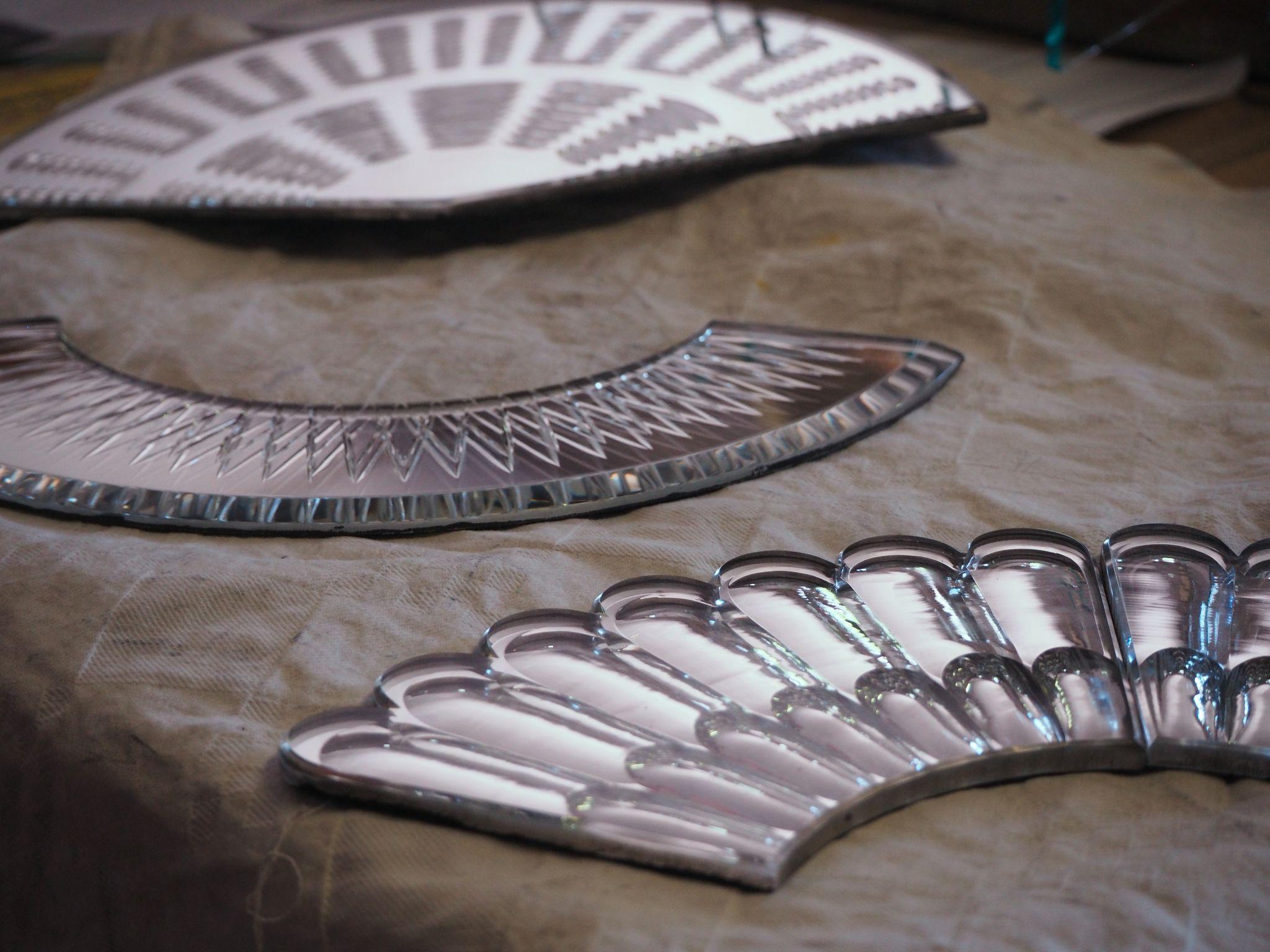Petit miroir de Murano sculpté en verre Elemento TRE de Portego Neuf - En vente à Stienta, IT