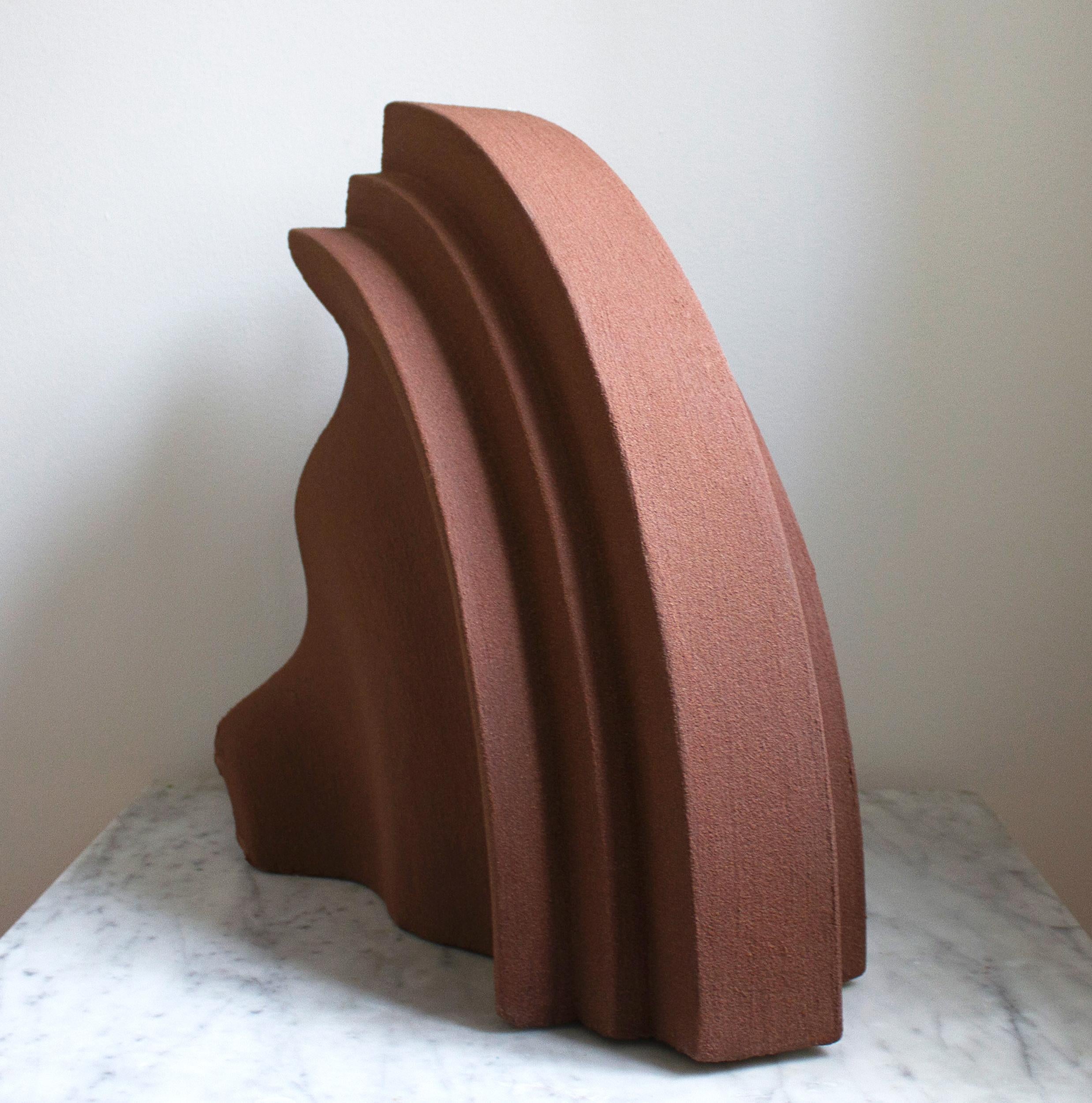 ELEMENTI

Con radici nell'artigianato tradizionale, la serie di sculture uniche mostra un'indagine sui linguaggi dell'ornamento. Tutti sono composti da variazioni della stessa famiglia di profili. Il materiale è gesso con pigmenti di argilla