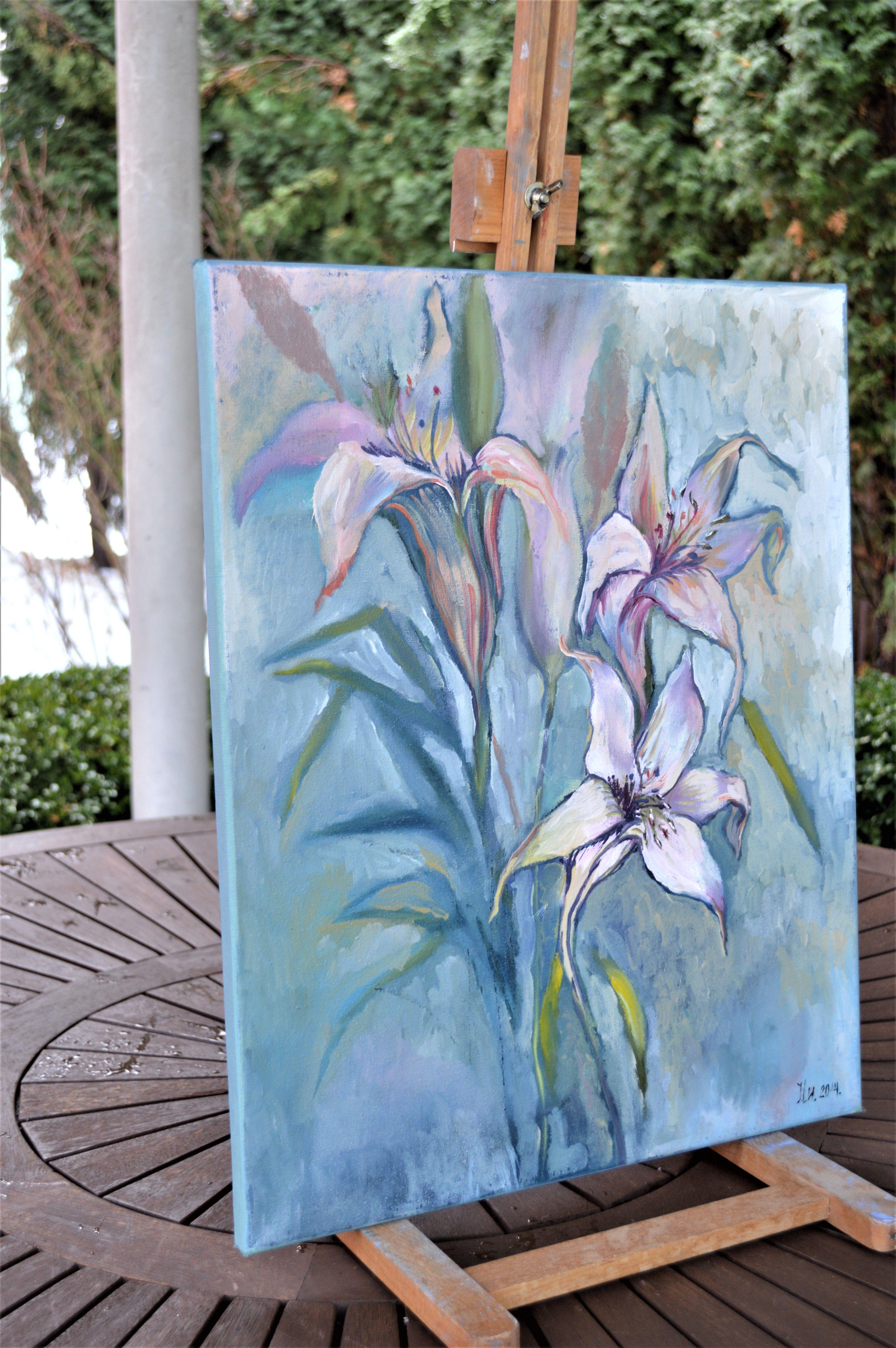 Bellissimi gigli - Still-Life Painting Blu di Elena Lukina