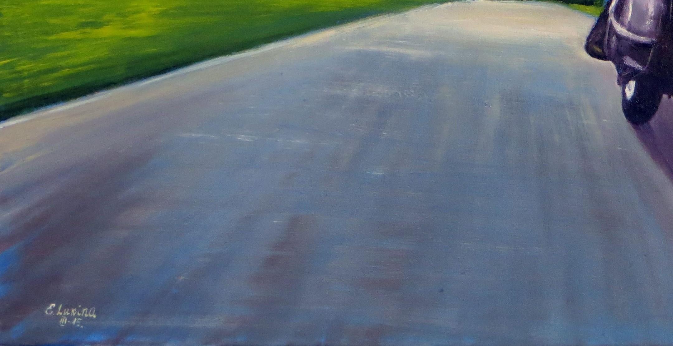 In questo dipinto a olio, mi immergo nell'esilarante libertà di un viaggio in moto sotto un ampio cielo blu. Ho catturato l'energia grezza e il movimento della moto, in contrasto con il paesaggio calmo e sereno. La prospettiva dinamica conferisce un