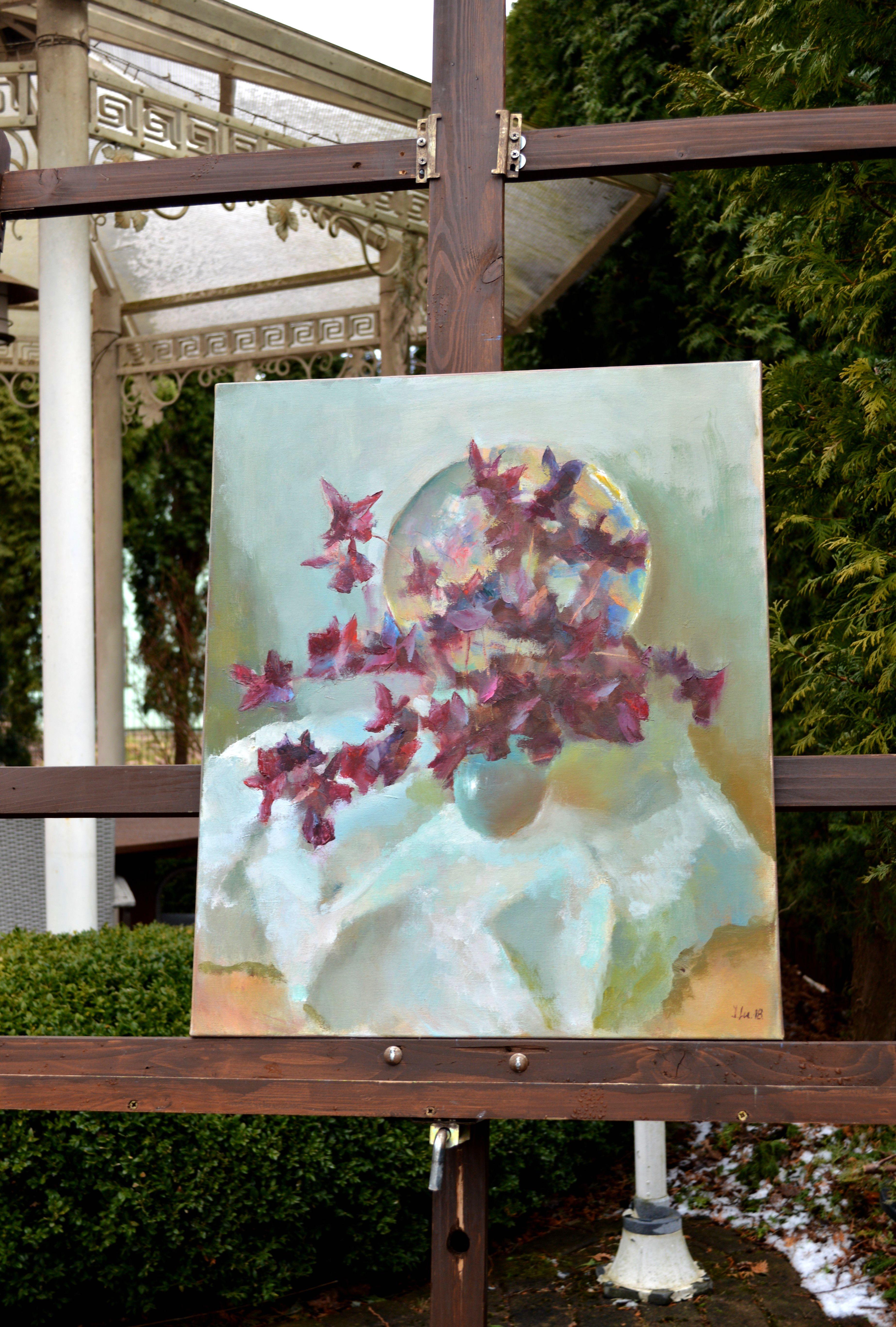 Blumenstrauß mit flatterndem Schmetterling – Painting von Elena Lukina