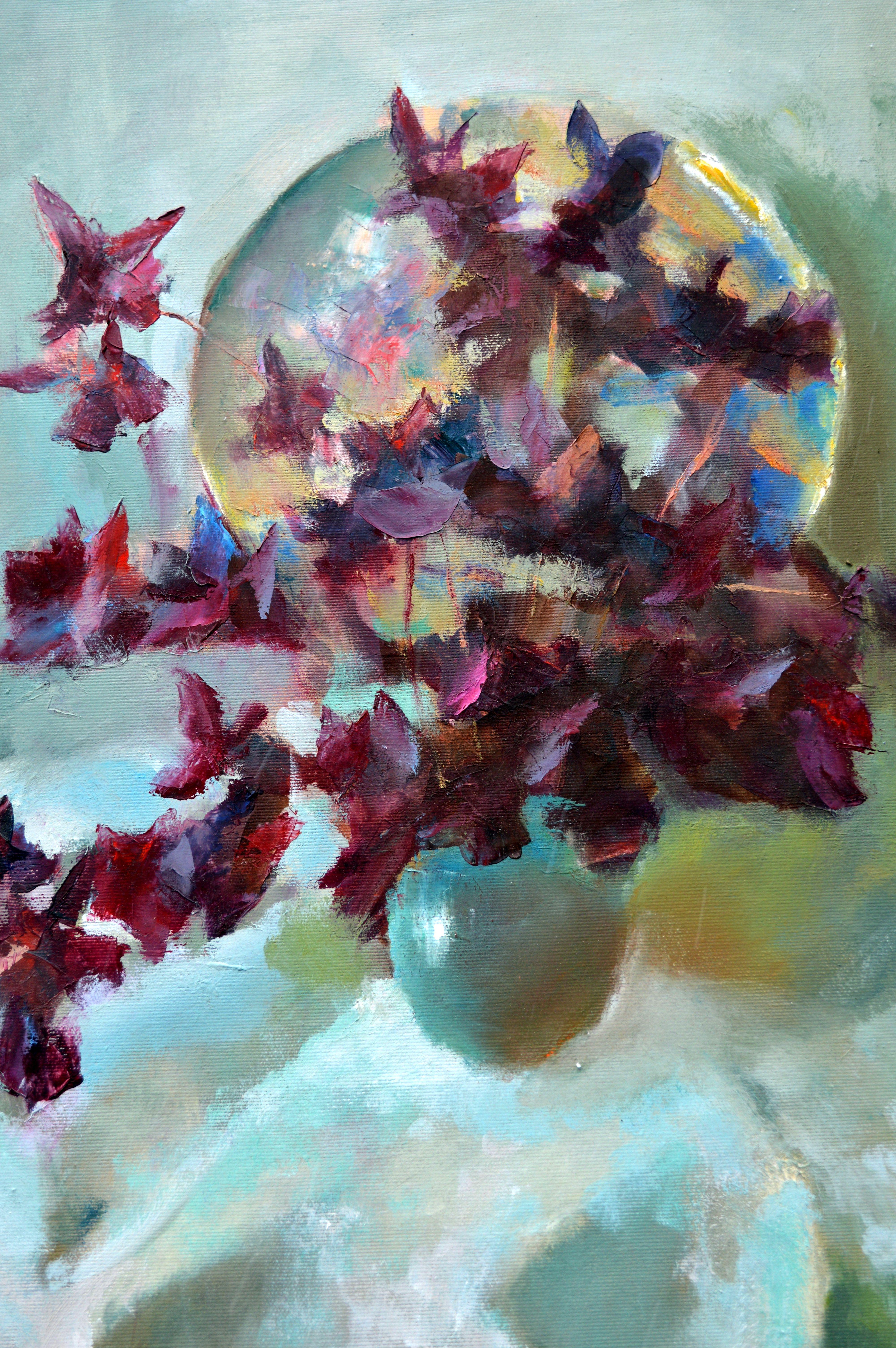 Blumenstrauß mit flatterndem Schmetterling im Angebot 4