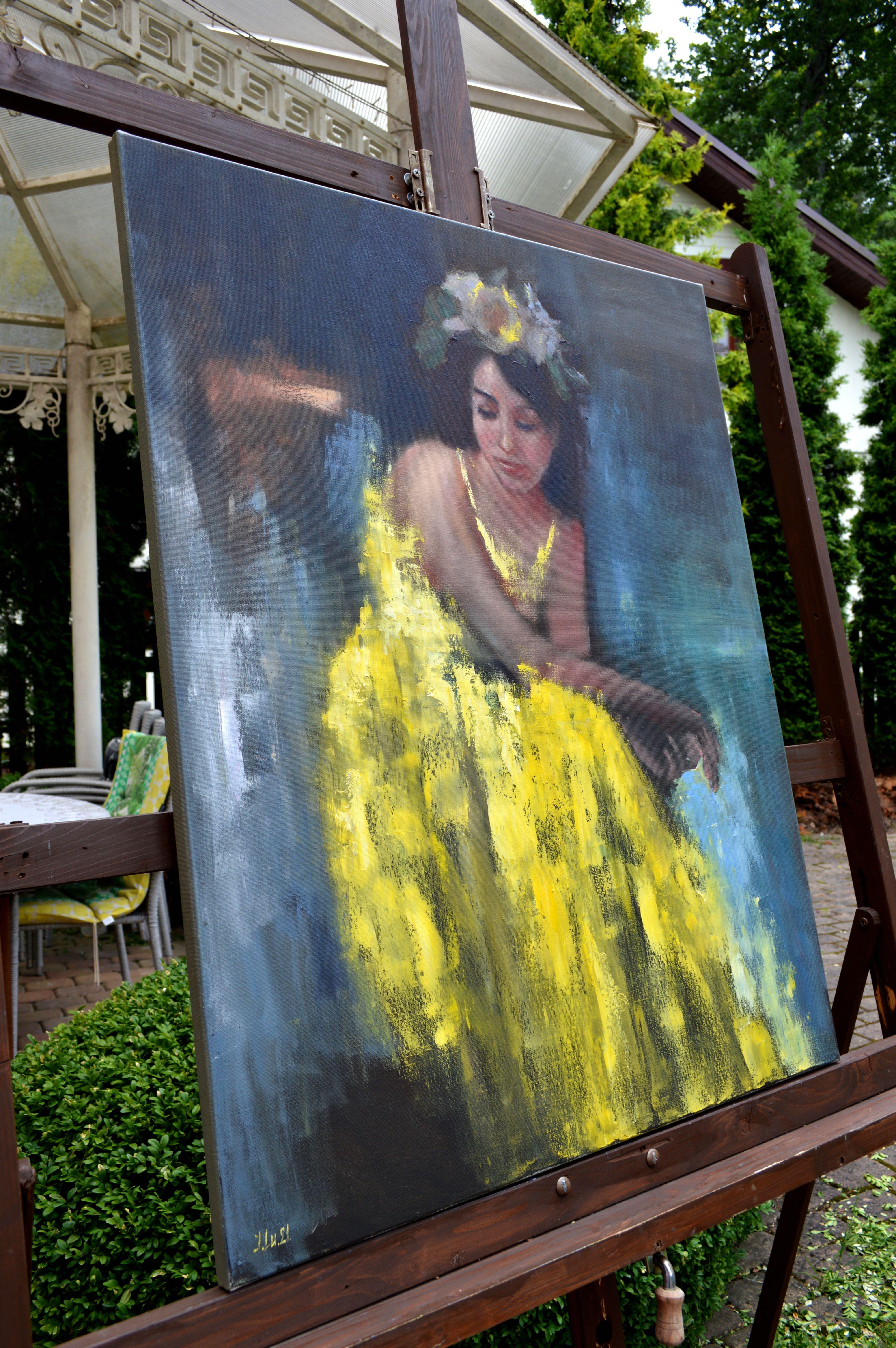 En esta obra, evoco un momento tierno e introspectivo, captado a través del juego de luces y sombras en un estilo exuberante e impresionista. La exuberancia del vestido amarillo dorado contra el fondo tenue refleja una convergencia de belleza fugaz
