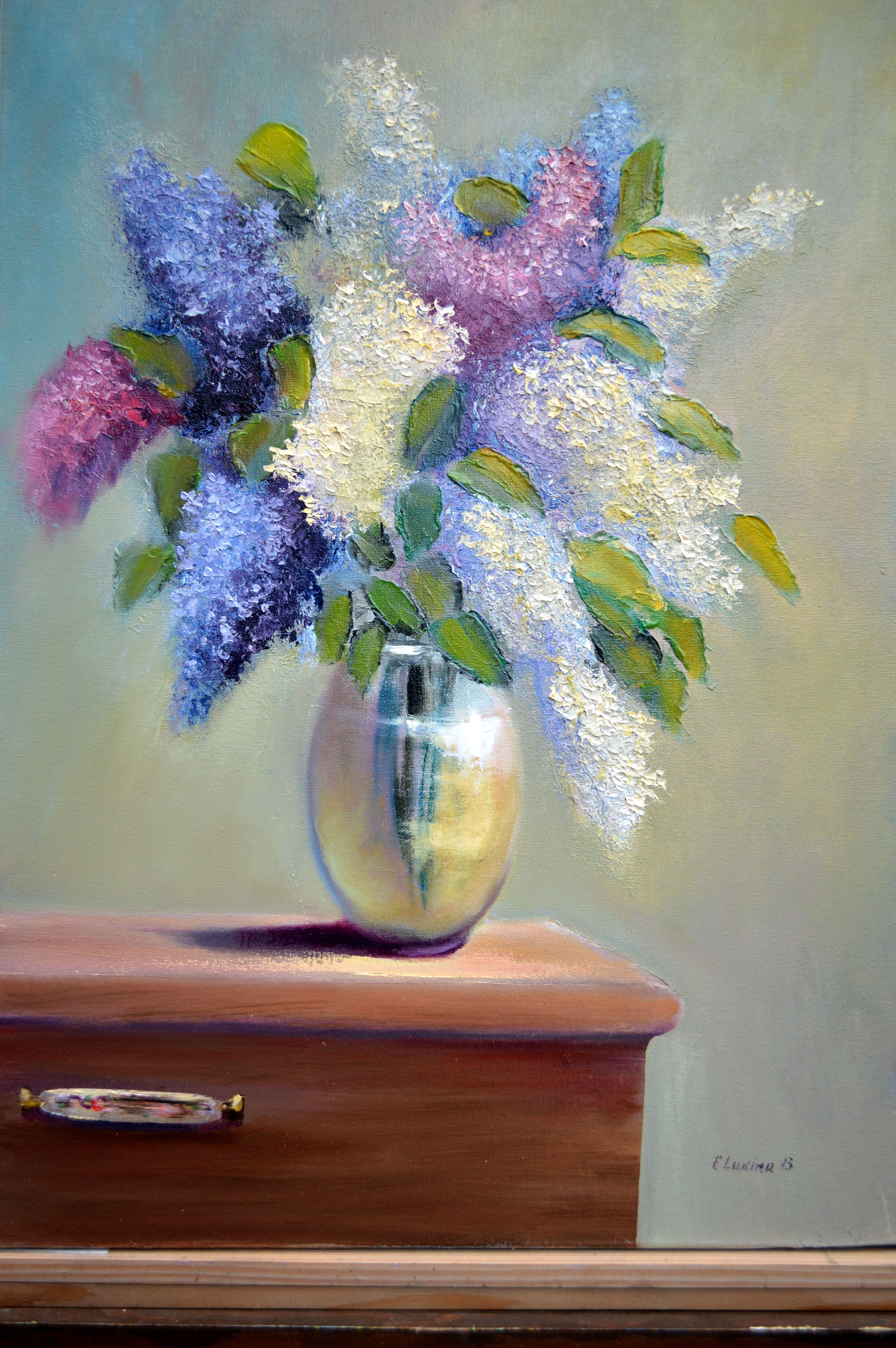 Lilac on the chest of drawers For Sale 6