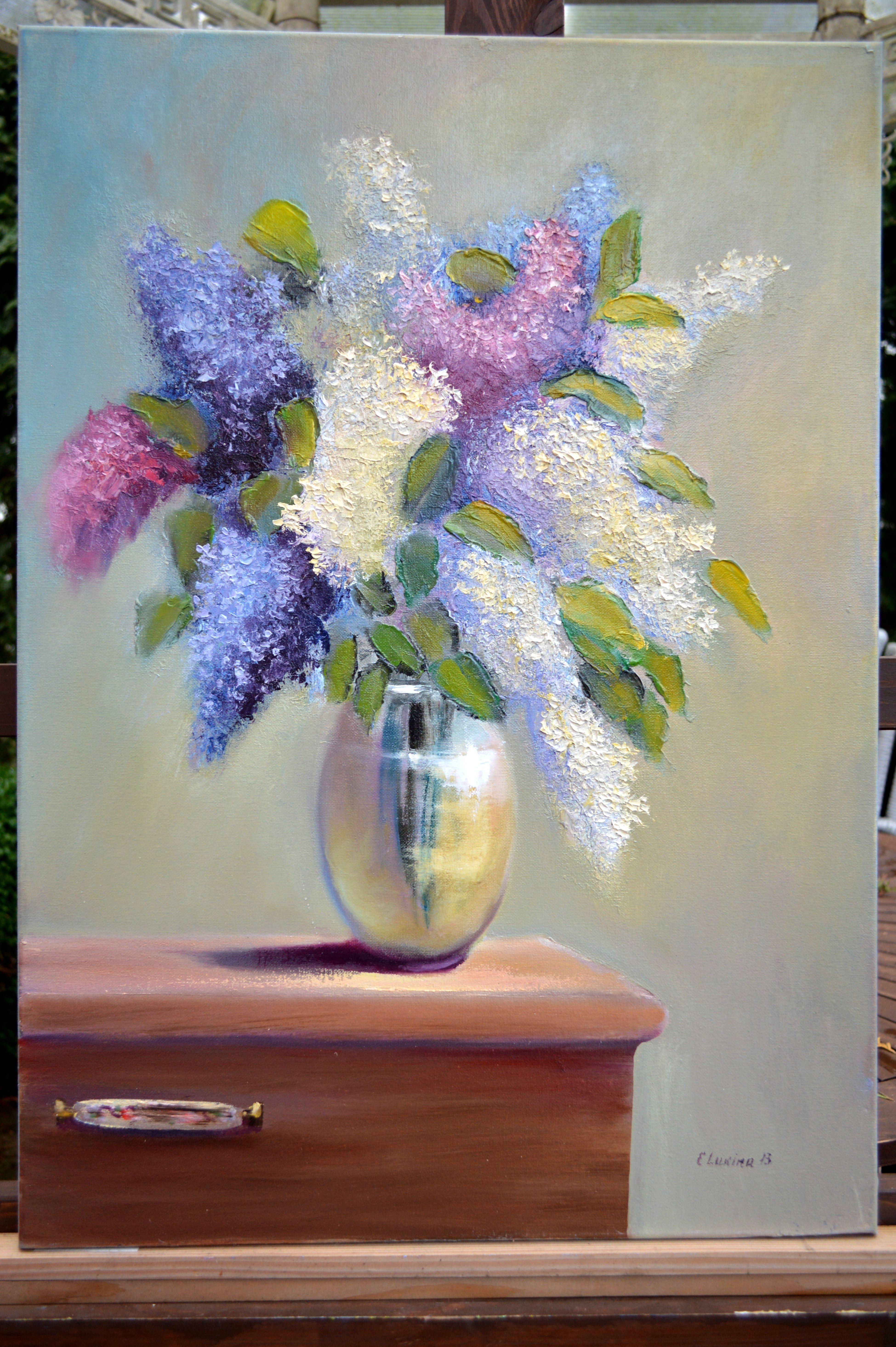 Lilac on the chest of drawers For Sale 7