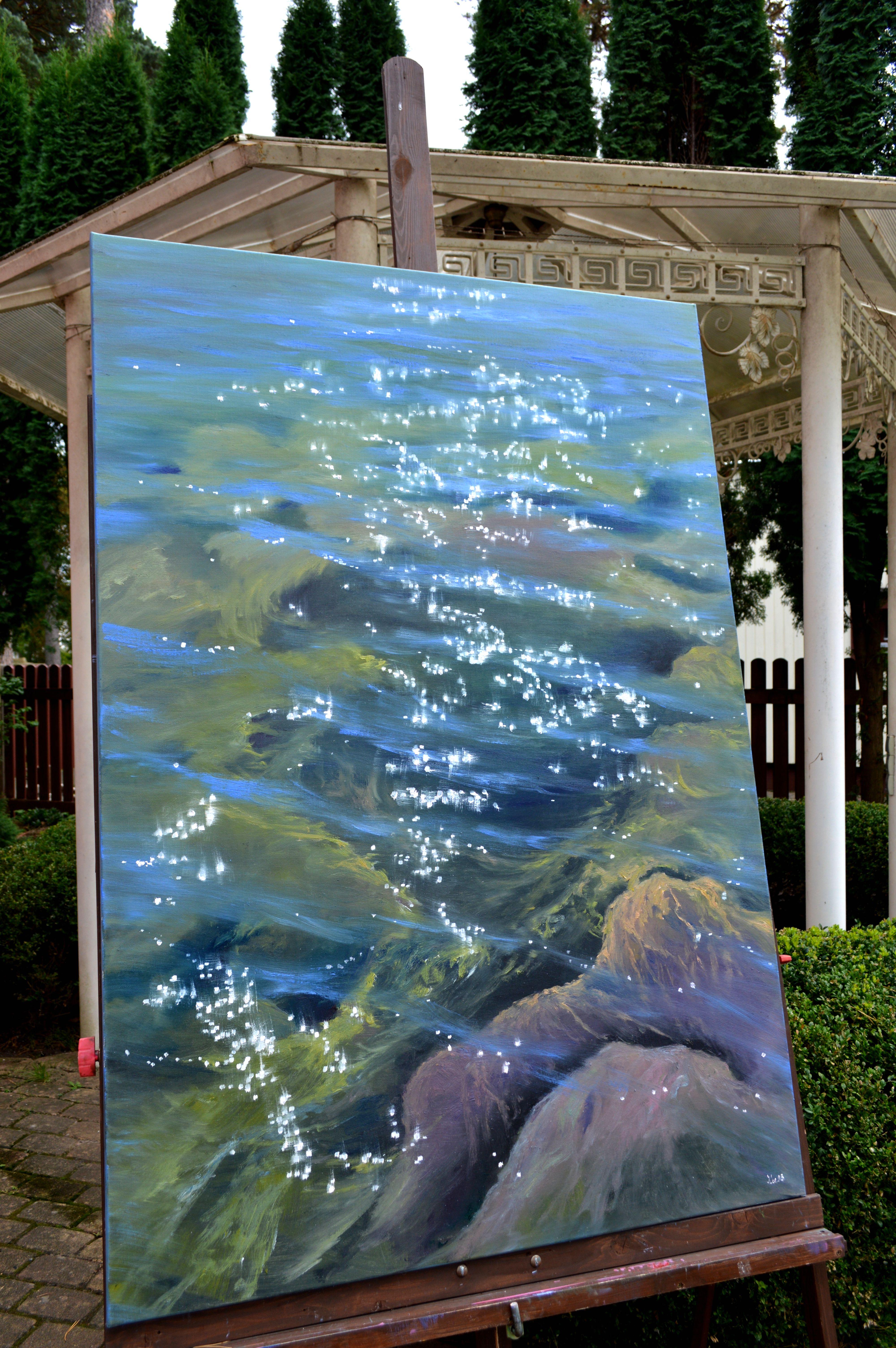 La musique de la mer Eau transparente - Gris Landscape Painting par Elena Lukina